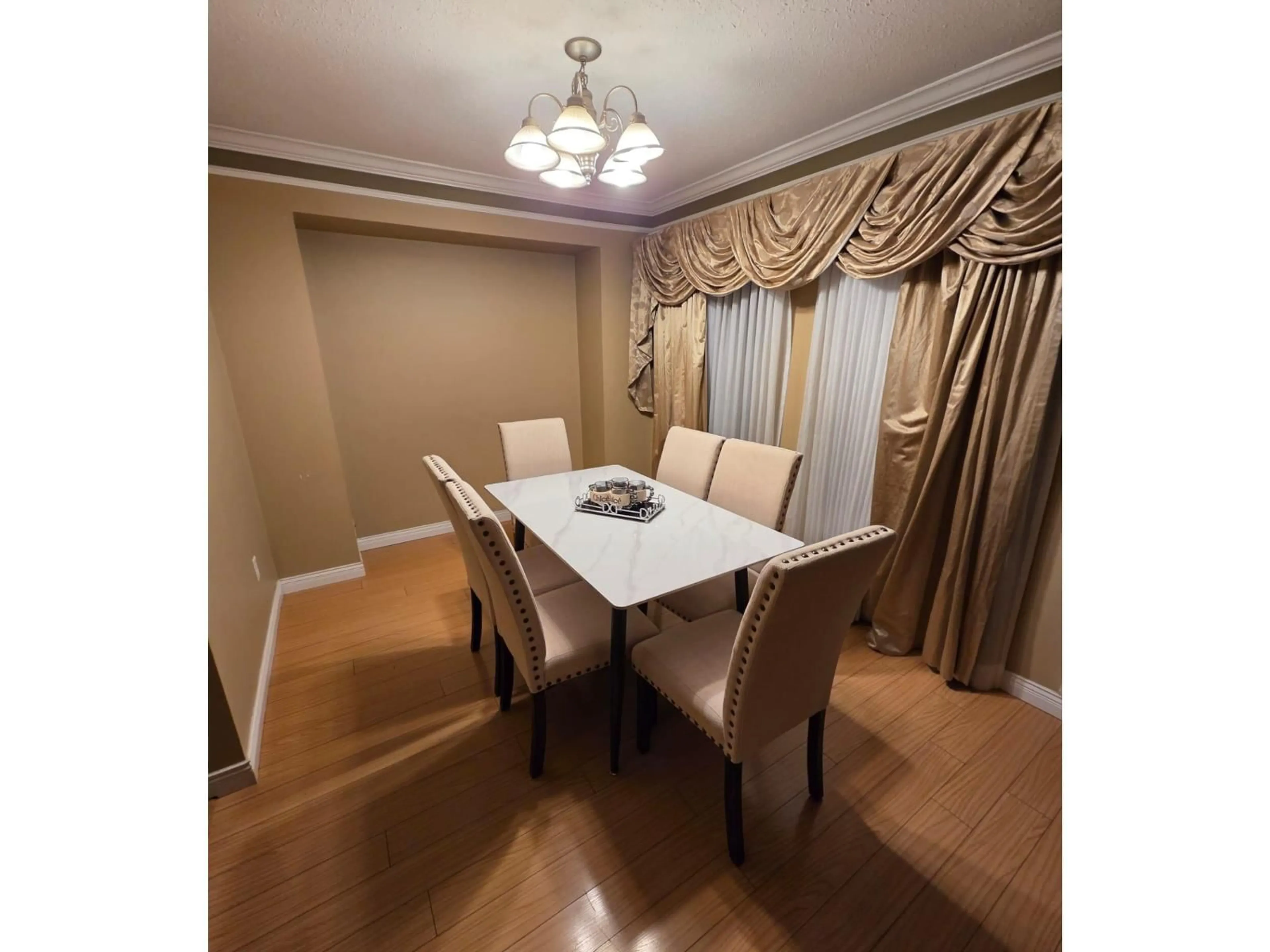 Dining room, wood/laminate floor for 7351 141A STREET, Surrey British Columbia V3W7L3