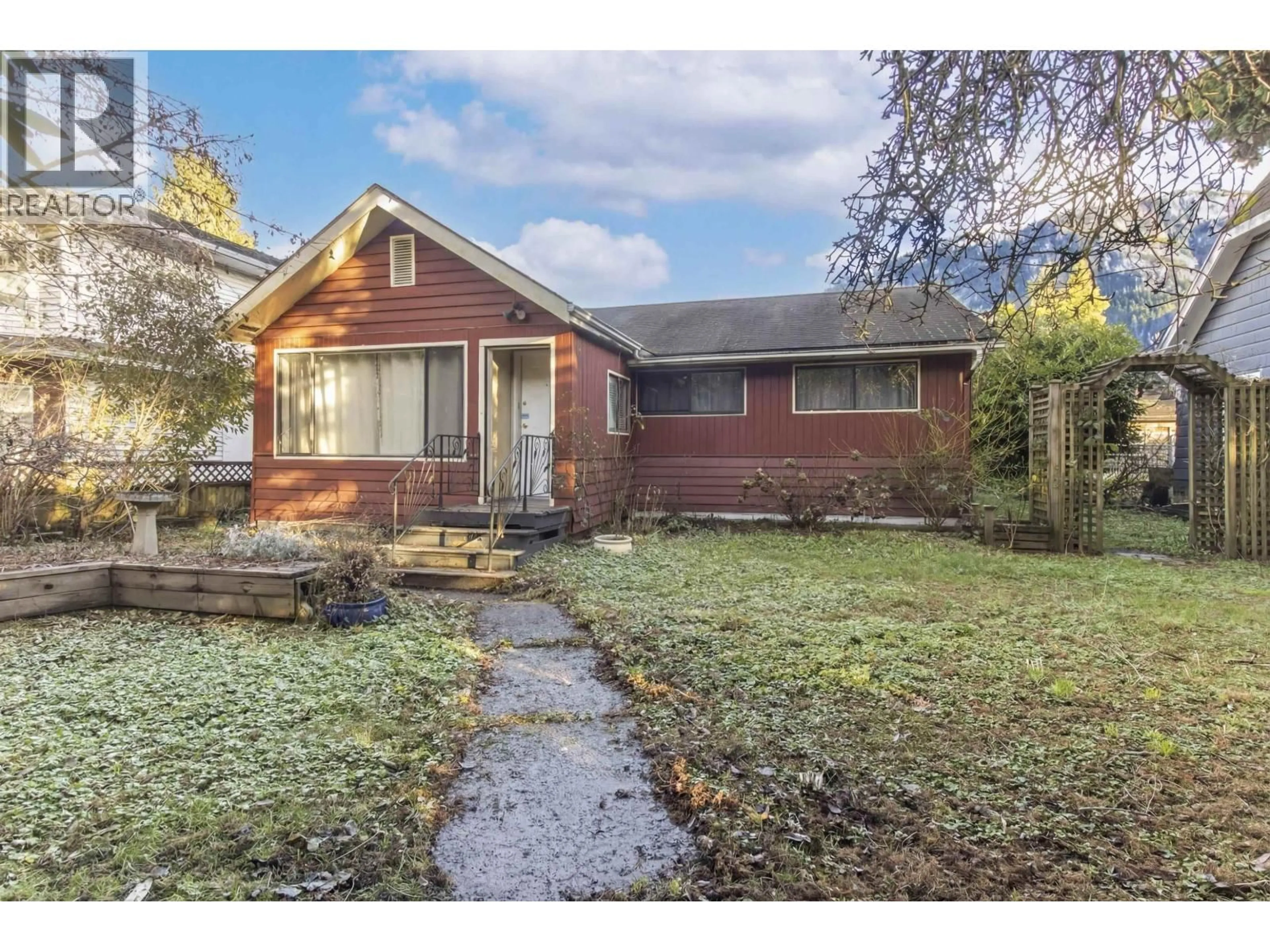 Home with brick exterior material, street for 37970 FIFTH AVENUE, Squamish British Columbia V8P0P7