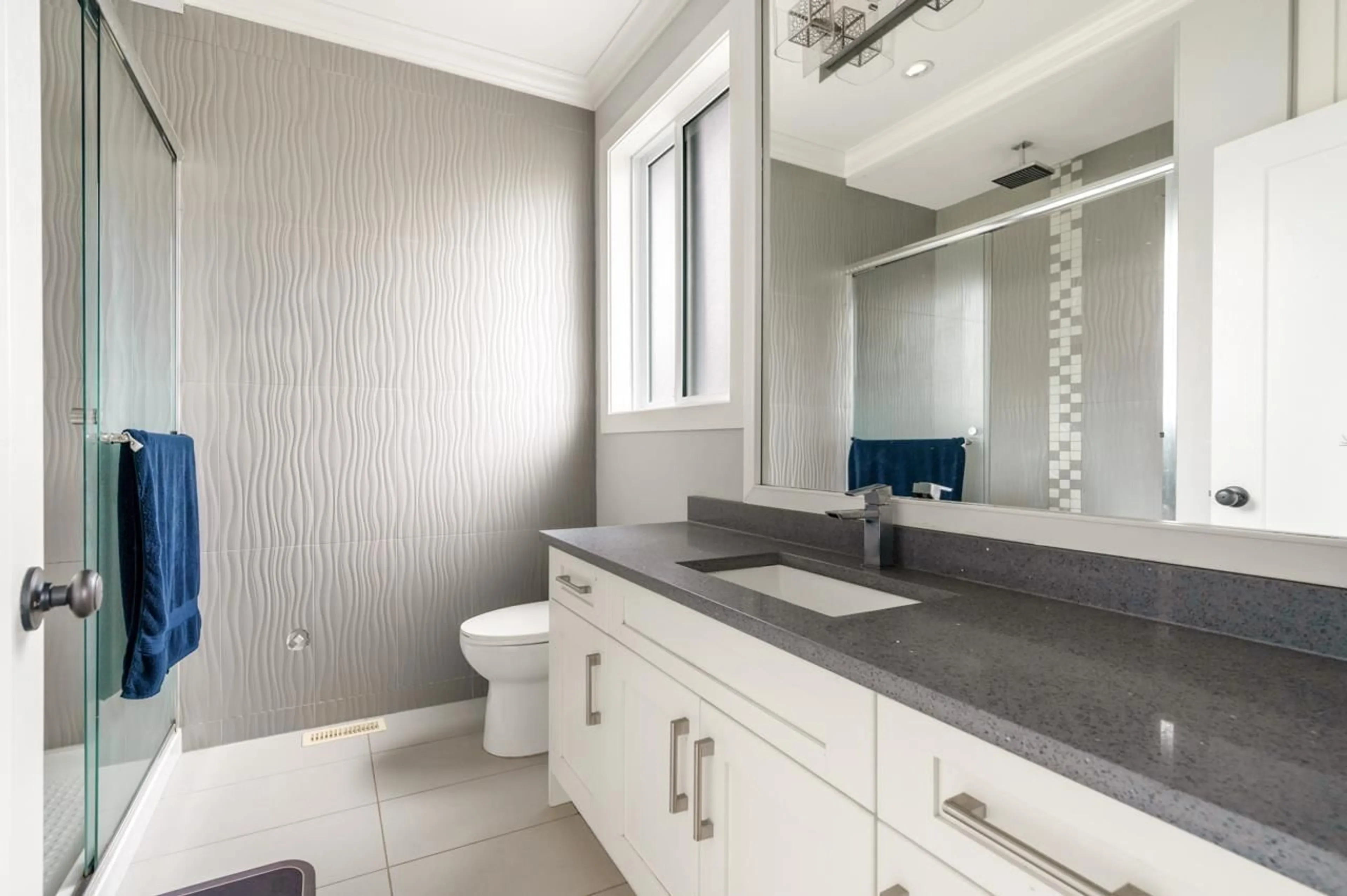 Standard bathroom, ceramic/tile floor for 6042 138 STREET, Surrey British Columbia V3X0H3