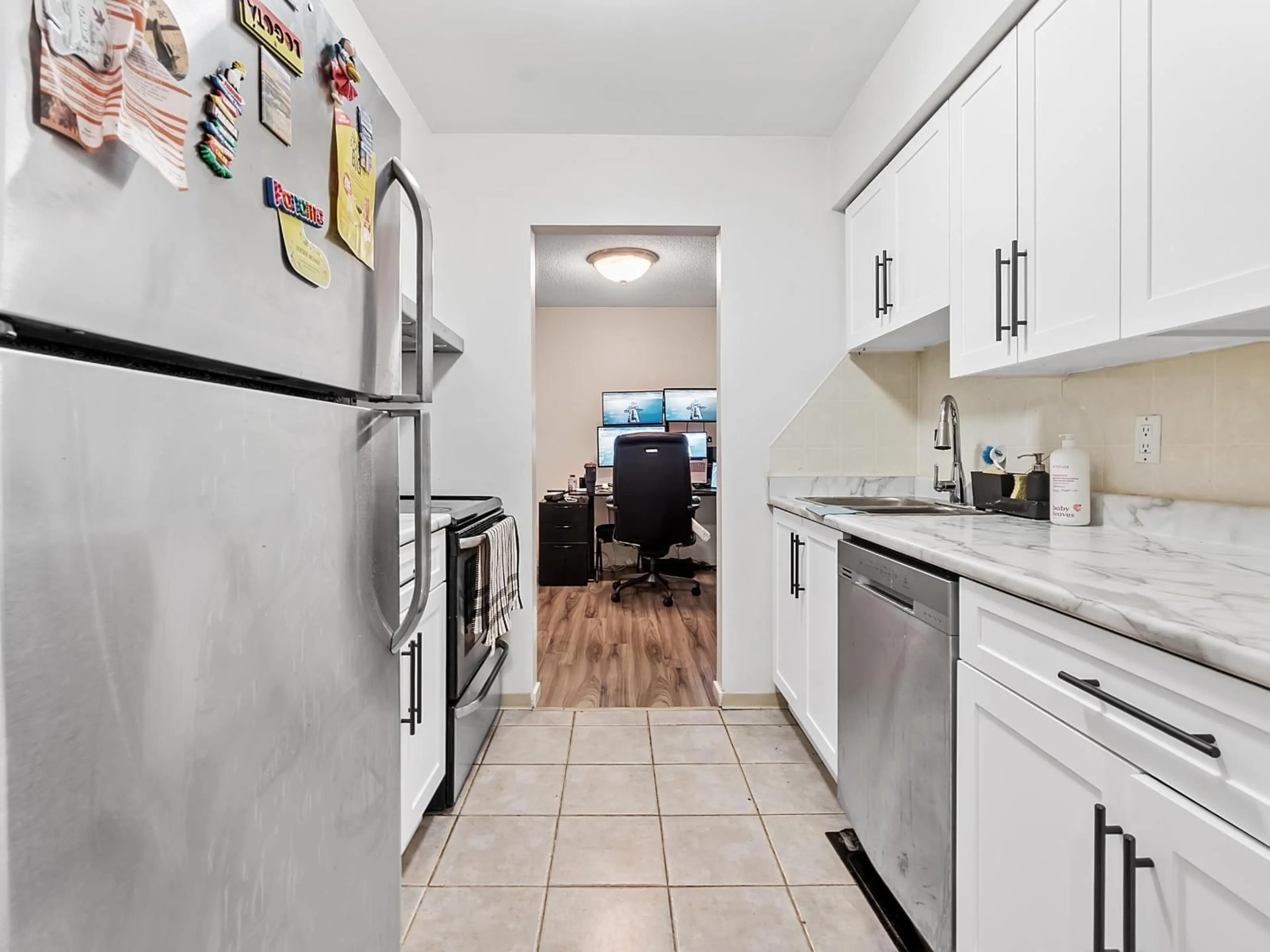 Standard kitchen, ceramic/tile floor for 1615 - 10620 150 STREET, Surrey British Columbia V3R7S1