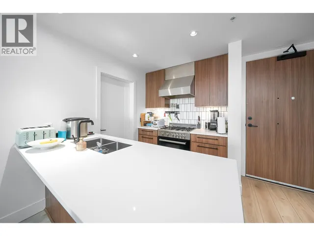 208 - 6933 CAMBIE STREET, Vancouver 5