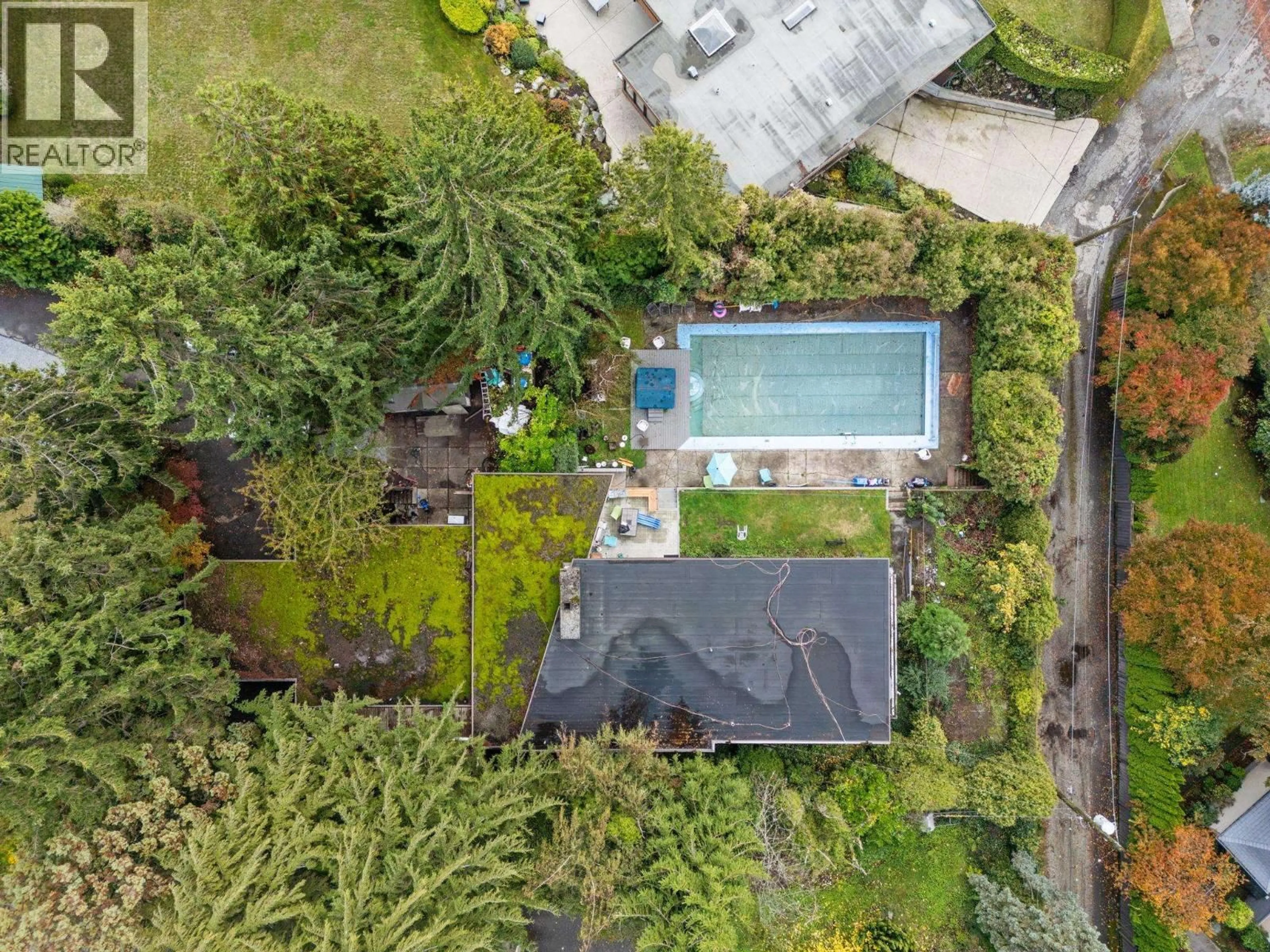 A pic from outside/outdoor area/front of a property/back of a property/a pic from drone, unknown for 5383 GRANVILLE STREET, Vancouver British Columbia V6M3C2