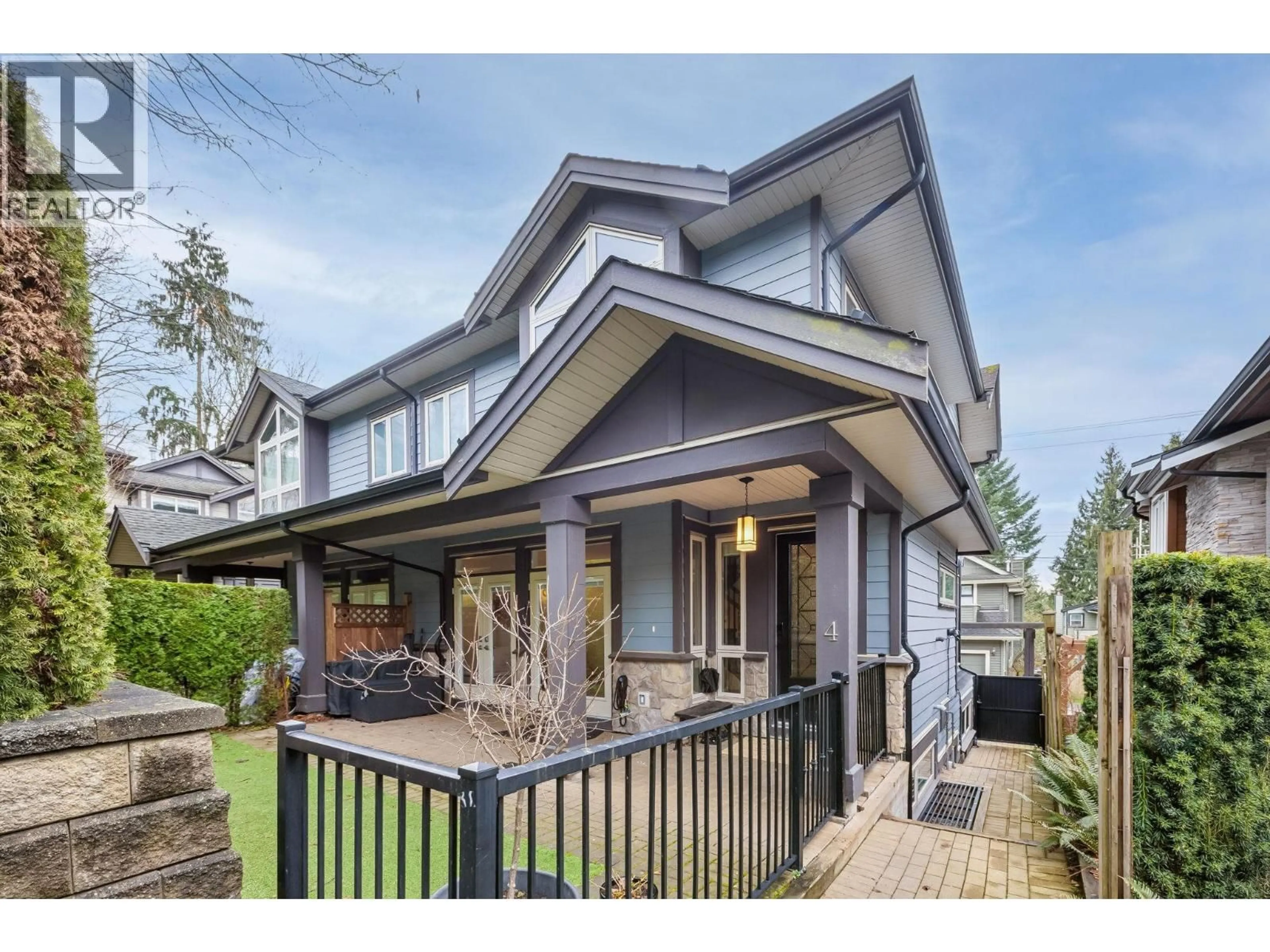 Home with vinyl exterior material, street for 4 - 651 W 14TH ST, North Vancouver British Columbia V7M1R3