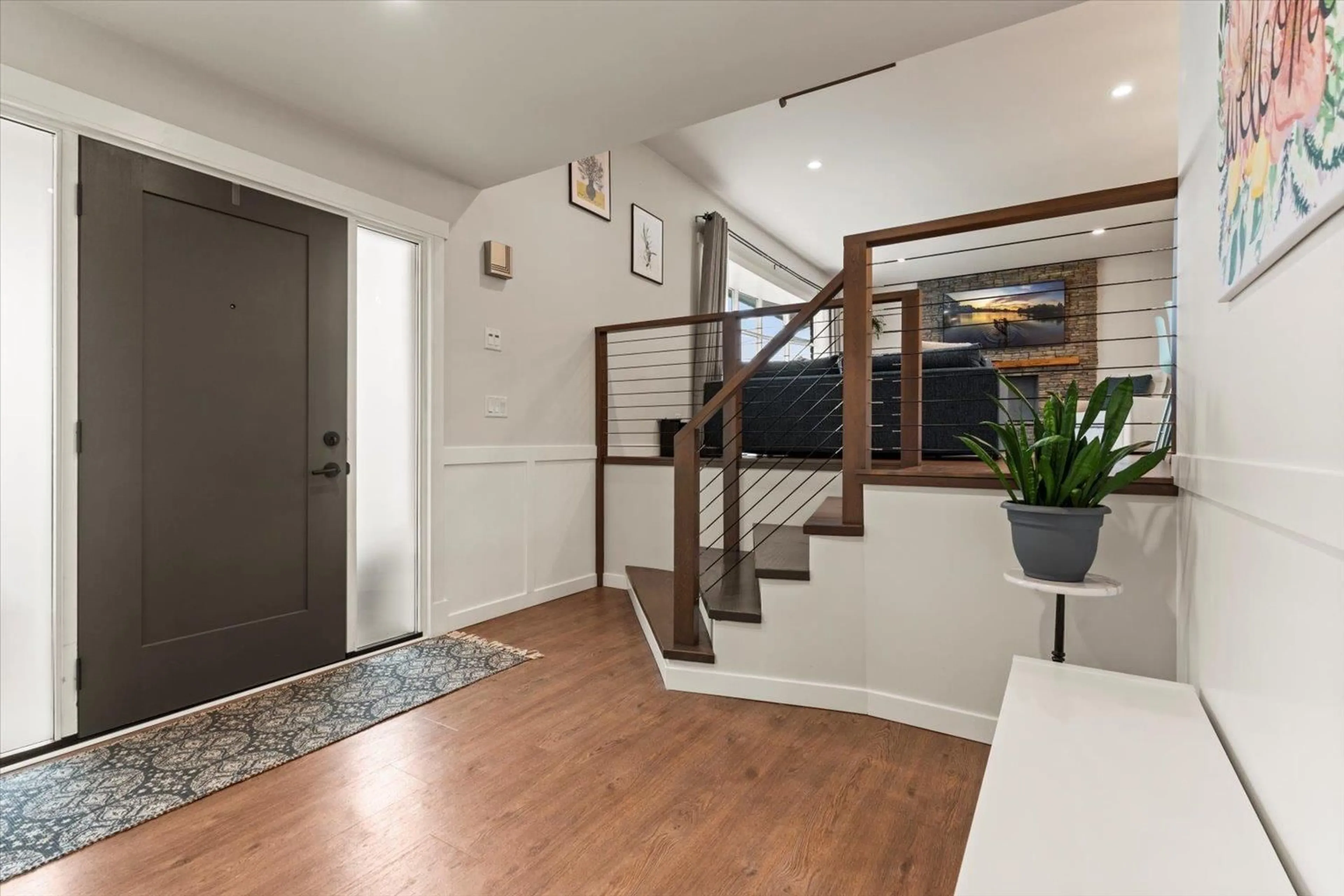 Indoor entryway for 34849 HIGH DRIVE, Abbotsford British Columbia V2S2X7