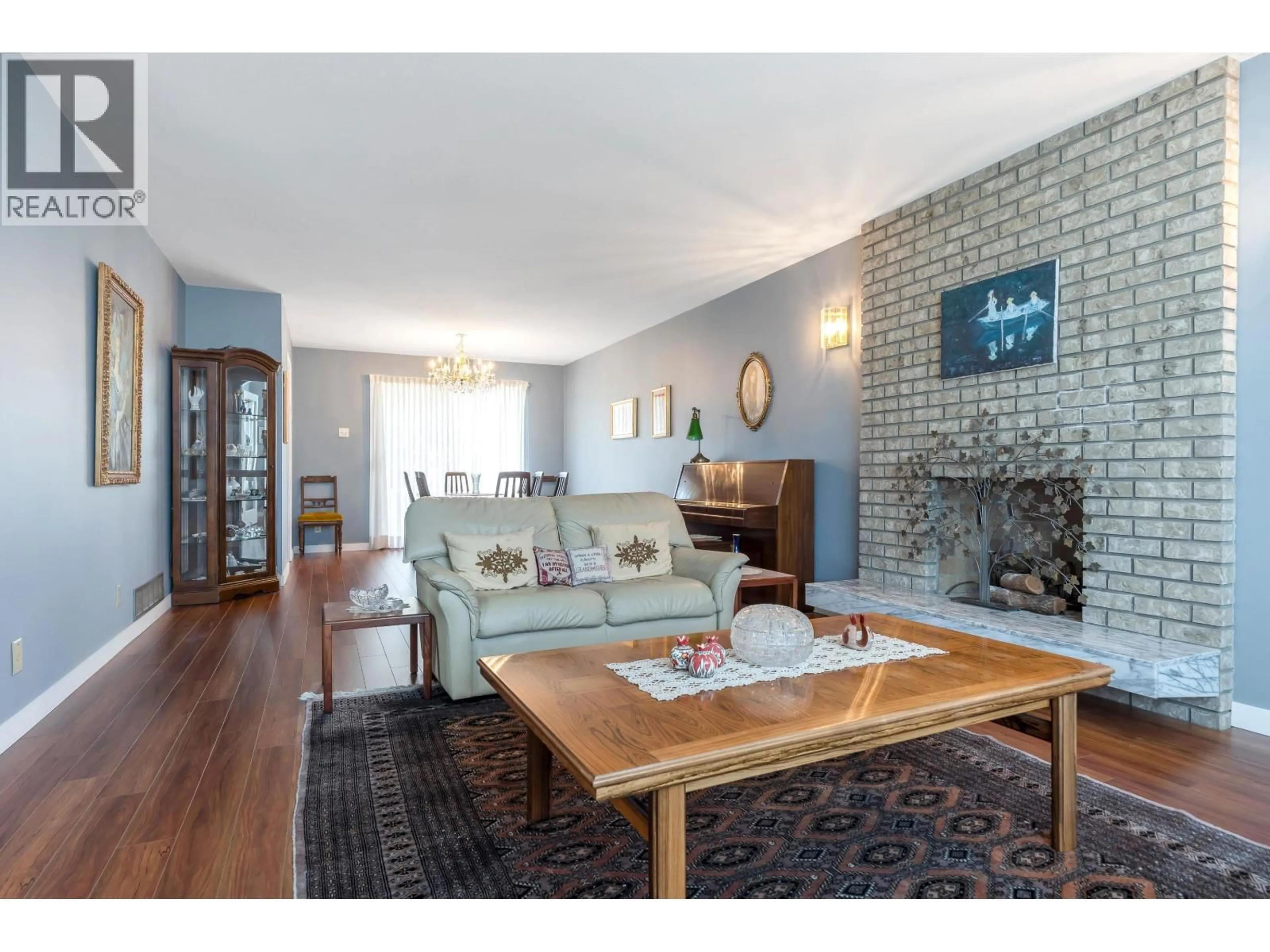 Living room with furniture, wood/laminate floor for 1859 WALNUT CRESCENT, Coquitlam British Columbia V3J7S9