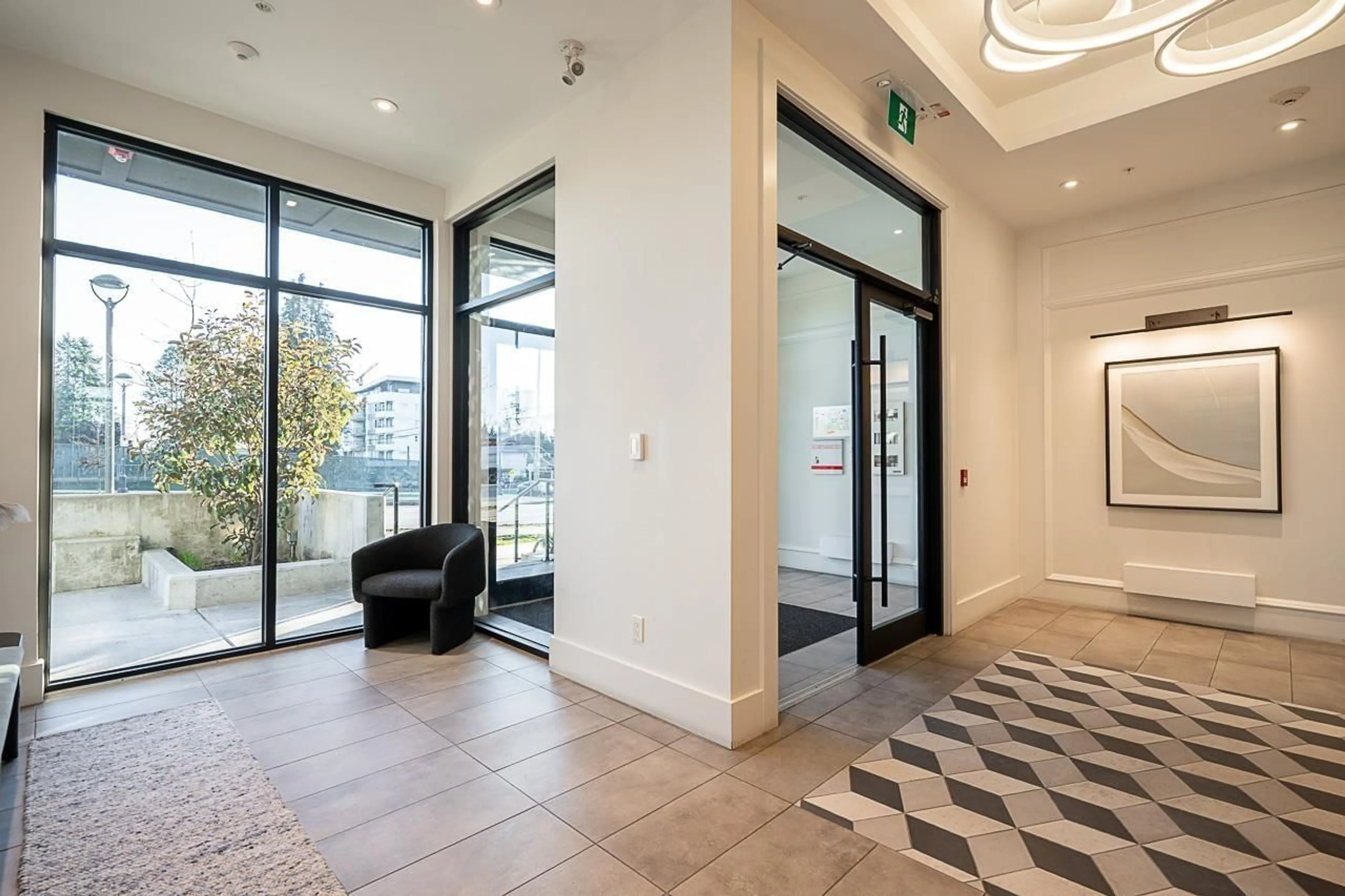 Indoor foyer for 207 - 13929 105A AVENUE, Surrey British Columbia V3T2B6