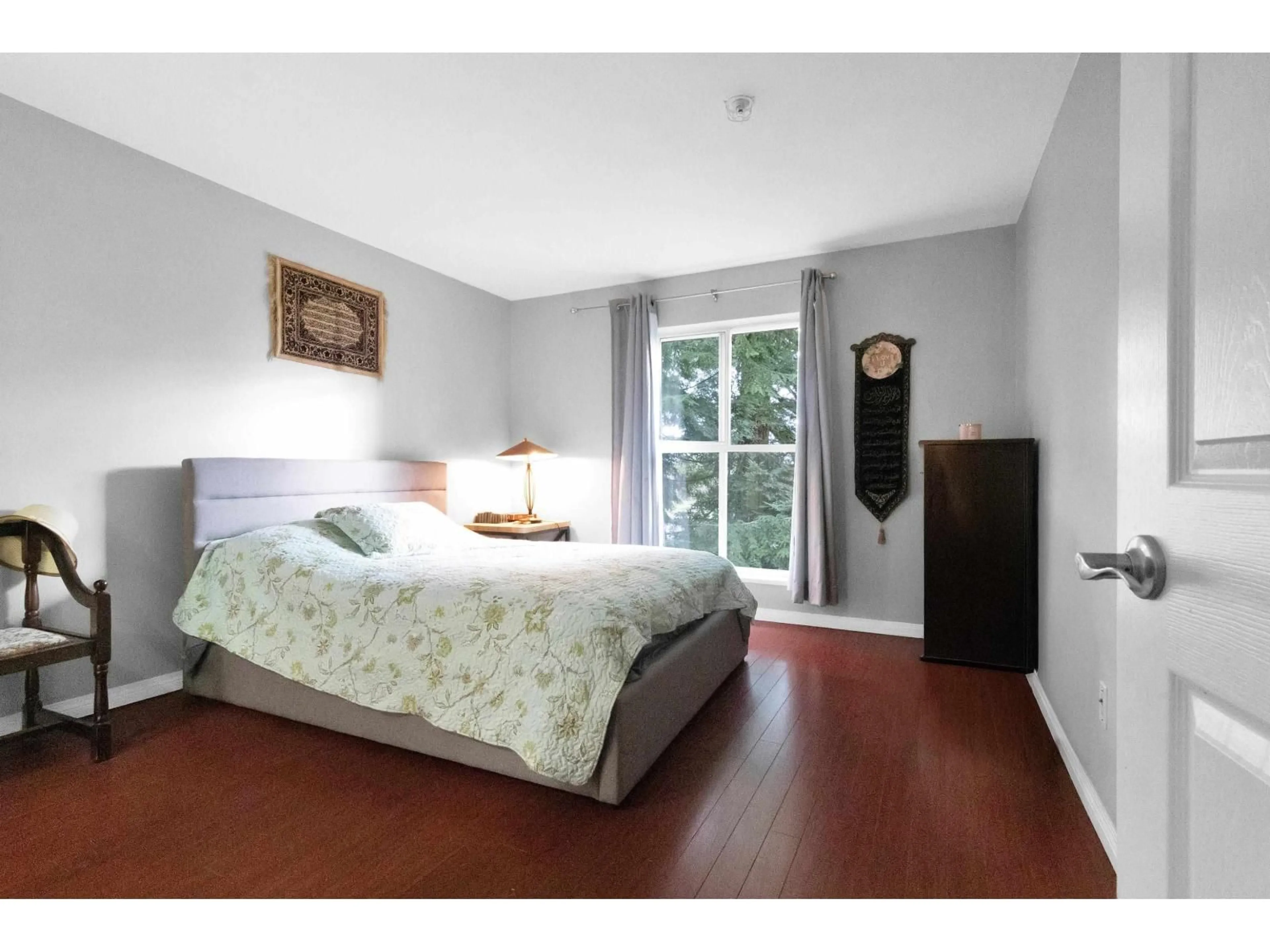 Bedroom with bed, wood/laminate floor for 314 - 7151 121 STREET, Surrey British Columbia V3W0E7
