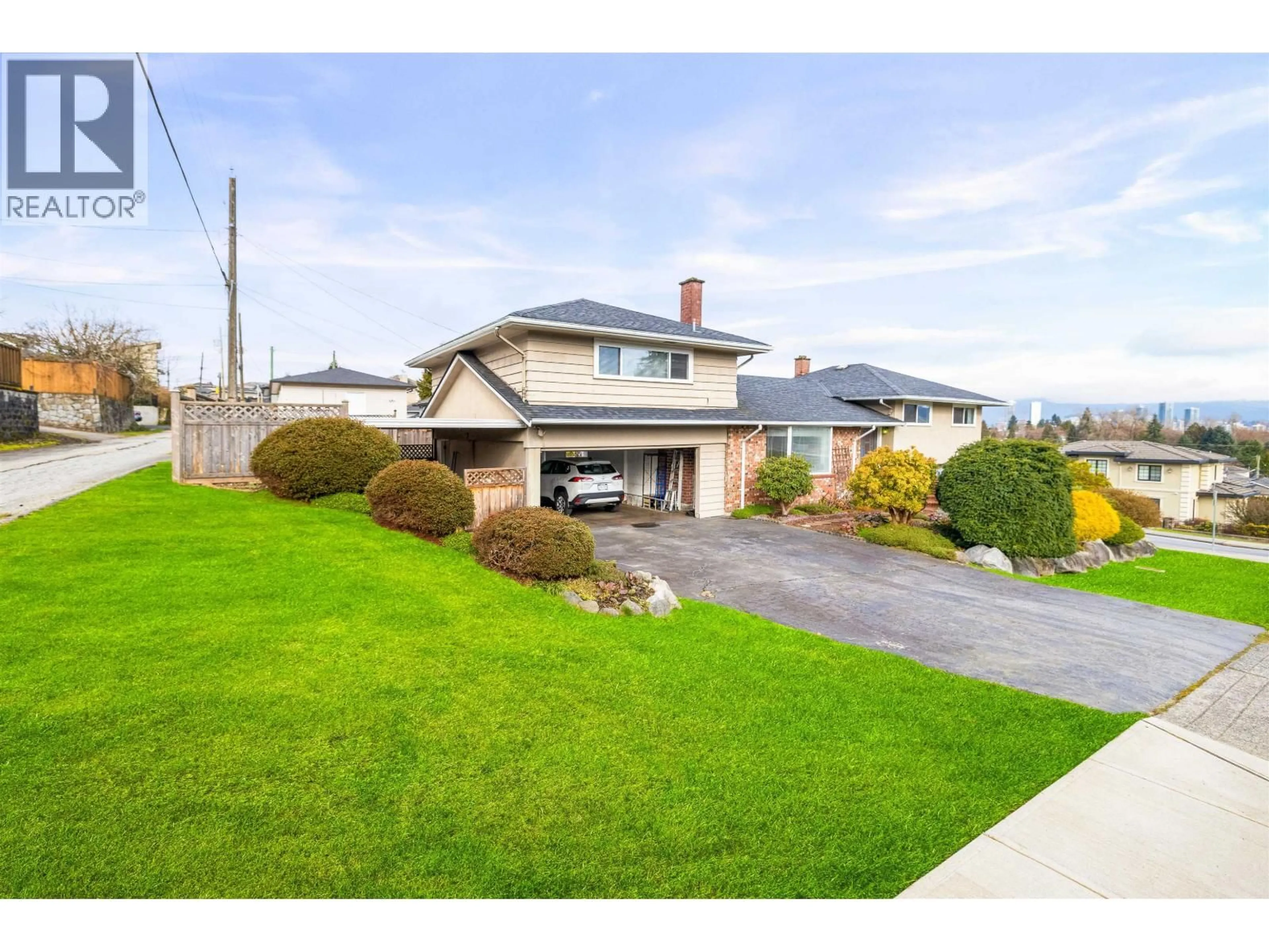 A pic from outside/outdoor area/front of a property/back of a property/a pic from drone, water/lake/river/ocean view for 5045 BARKER CRESCENT, Burnaby British Columbia V5G3G6