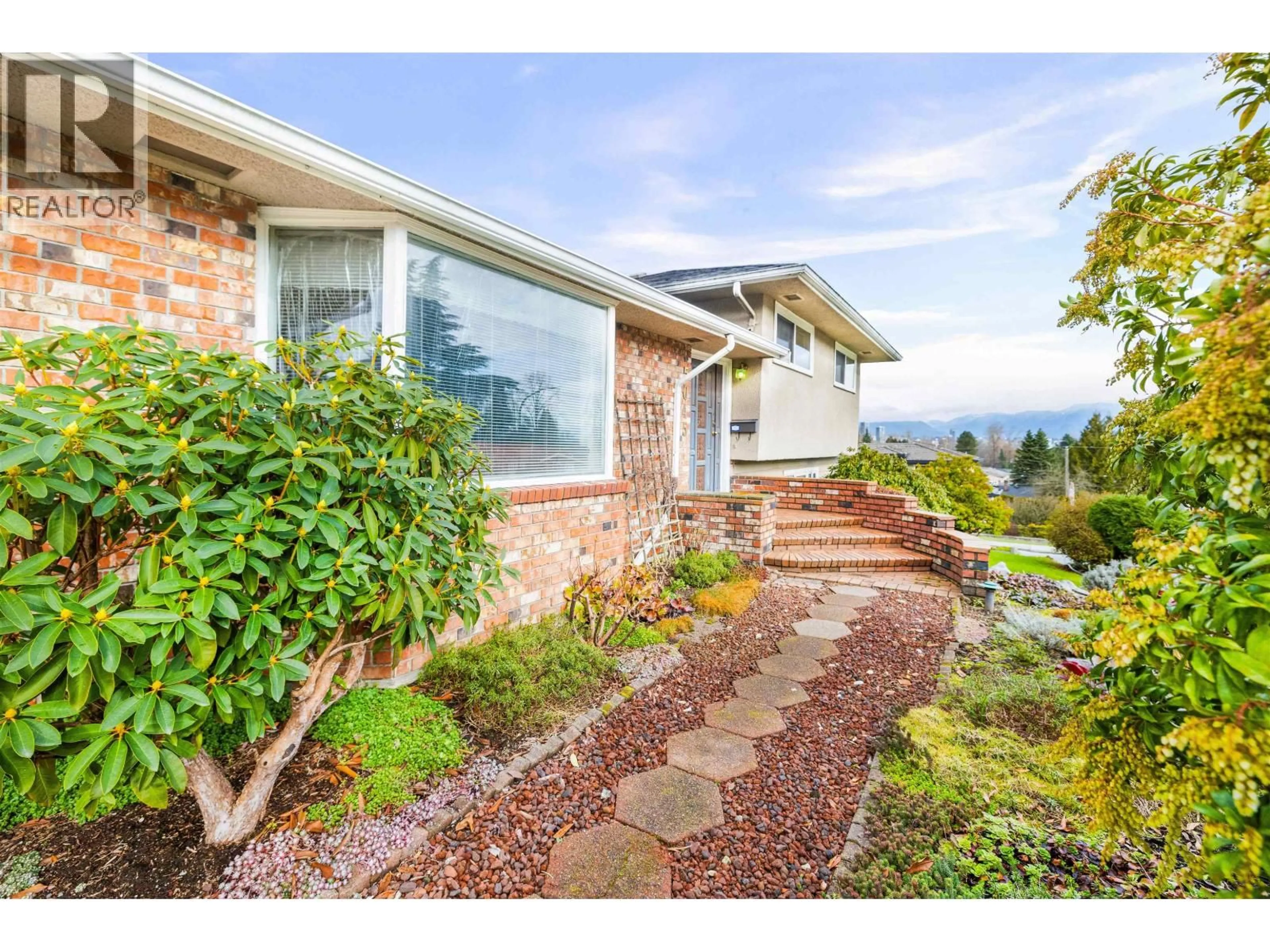 Unknown for 5045 BARKER CRESCENT, Burnaby British Columbia V5G3G6