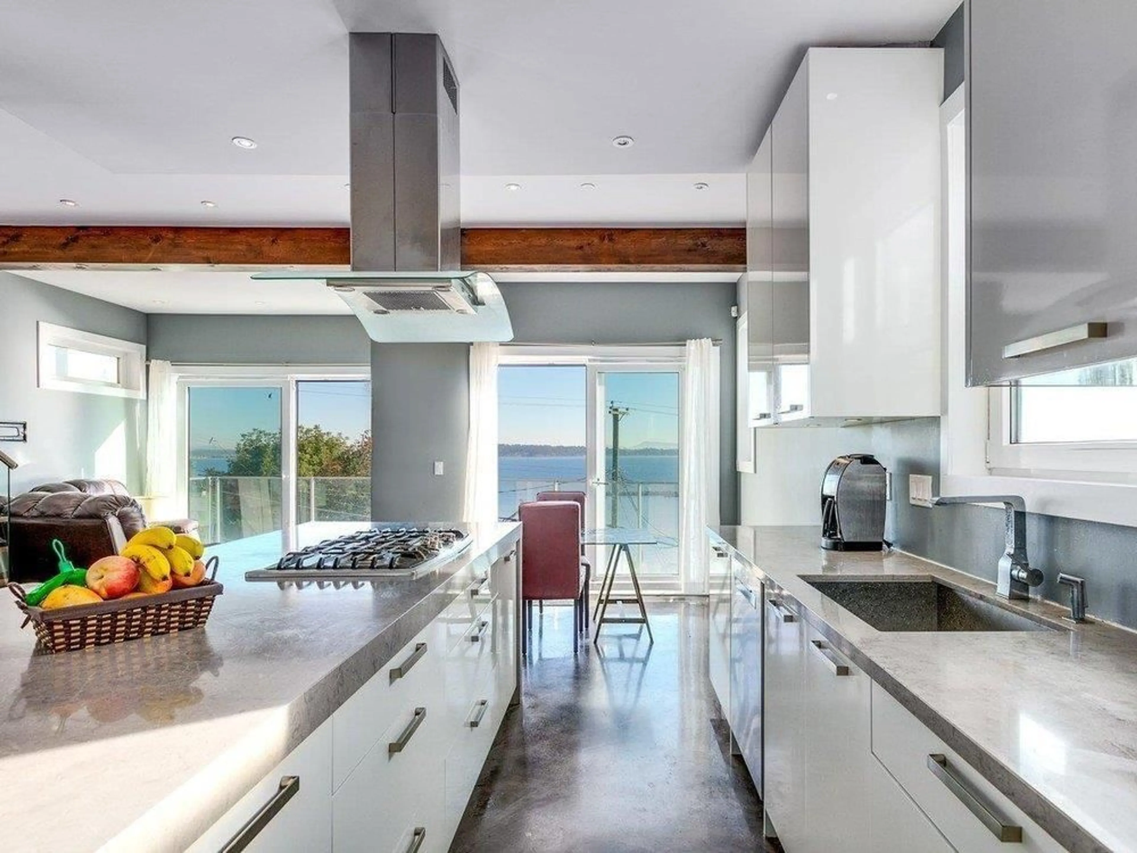 Contemporary kitchen, ceramic/tile floor for 15061 VICTORIA AVENUE, White Rock British Columbia V4B1G4