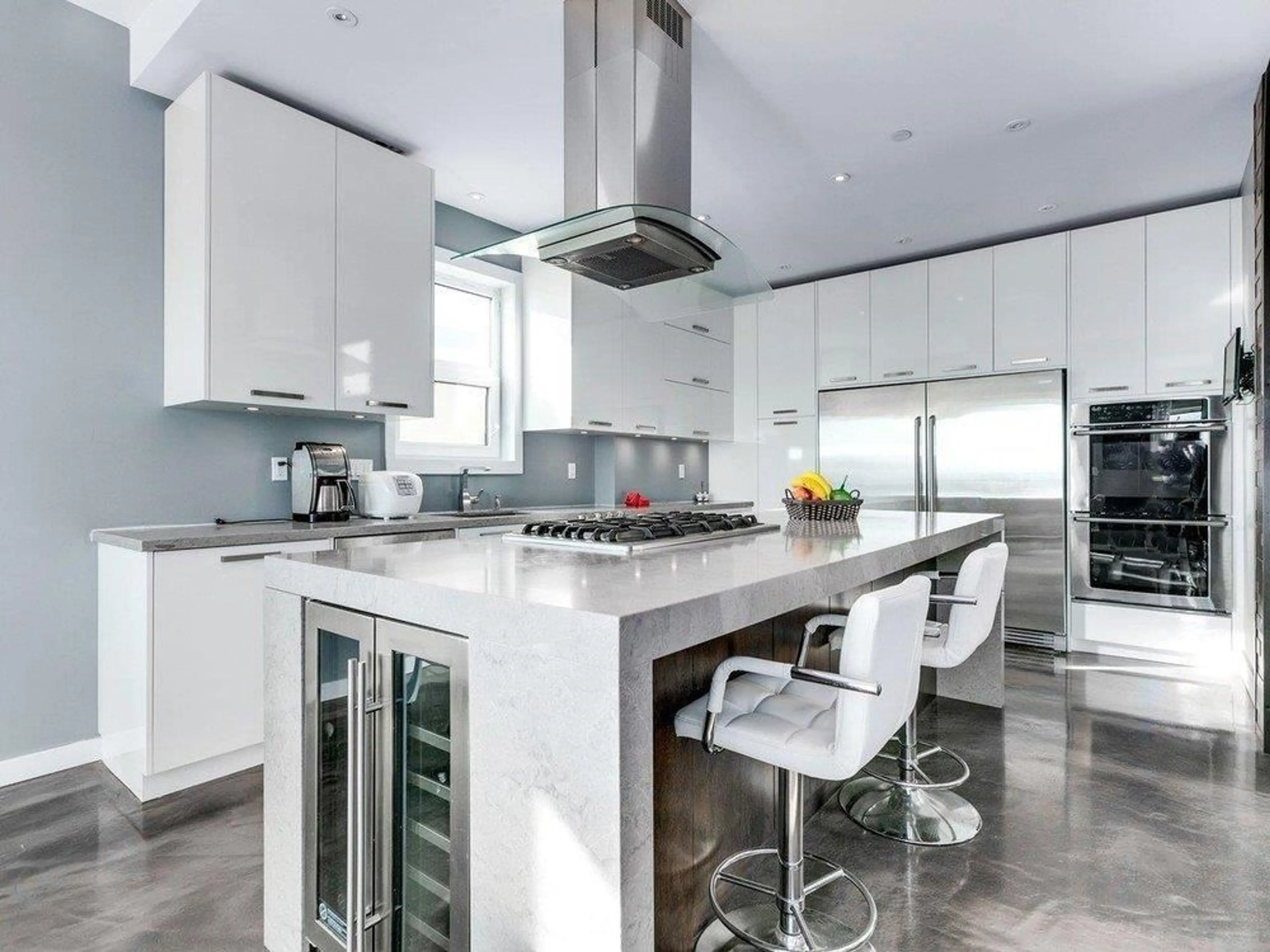 Contemporary kitchen, ceramic/tile floor for 15061 VICTORIA AVENUE, White Rock British Columbia V4B1G4