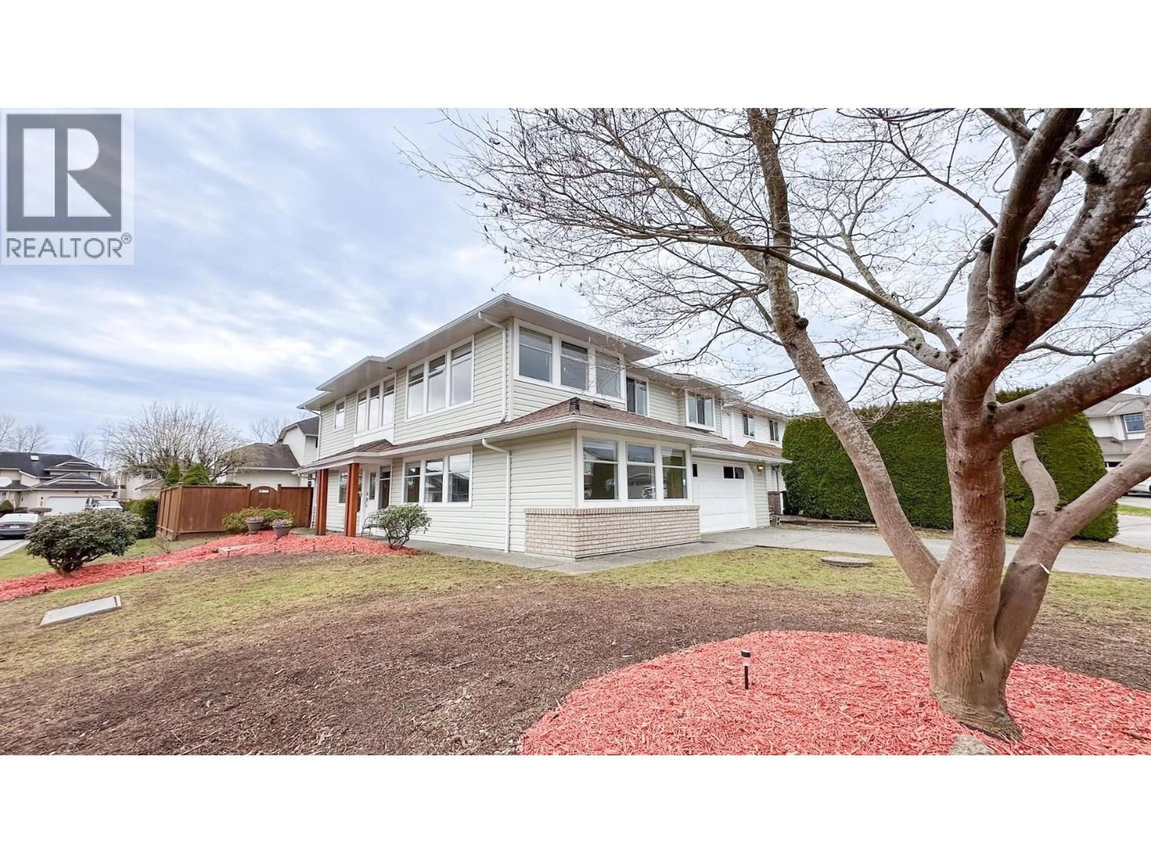 A pic from outside/outdoor area/front of a property/back of a property/a pic from drone, building for 12055 CHESTNUT CRESCENT, Pitt Meadows British Columbia V3Y2L6