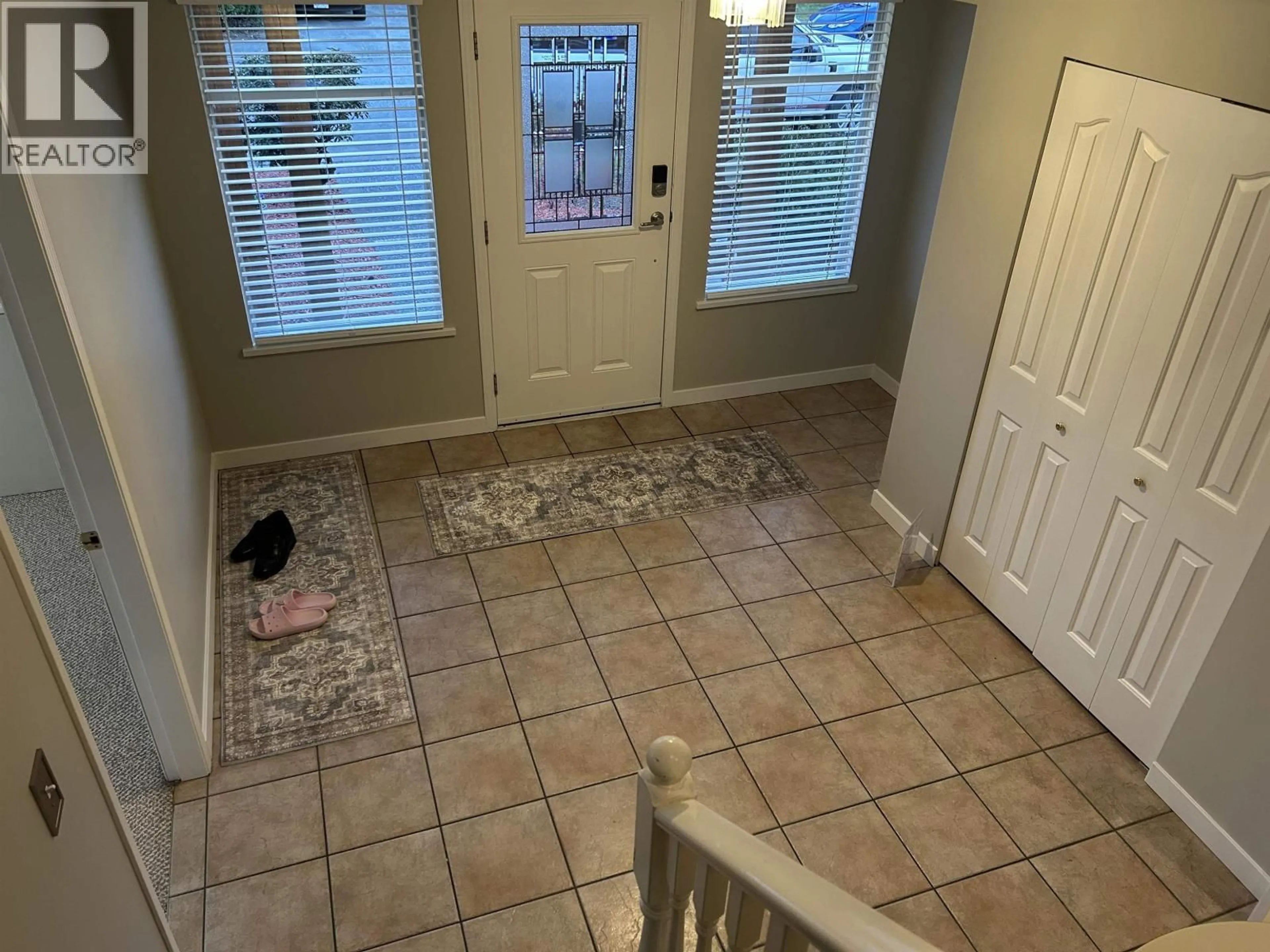 Indoor entryway for 12055 CHESTNUT CRESCENT, Pitt Meadows British Columbia V3Y2L6