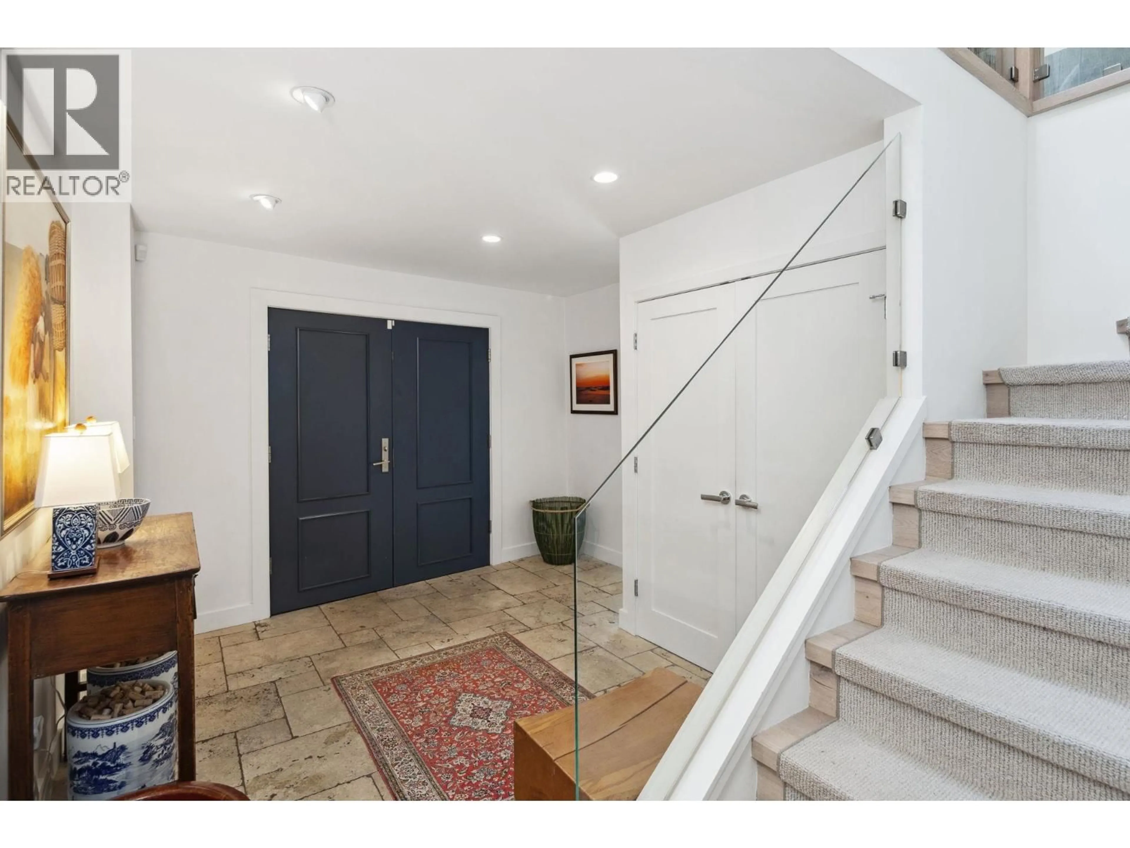 Indoor entryway for 4445 STONE COURT, West Vancouver British Columbia V7W2V4