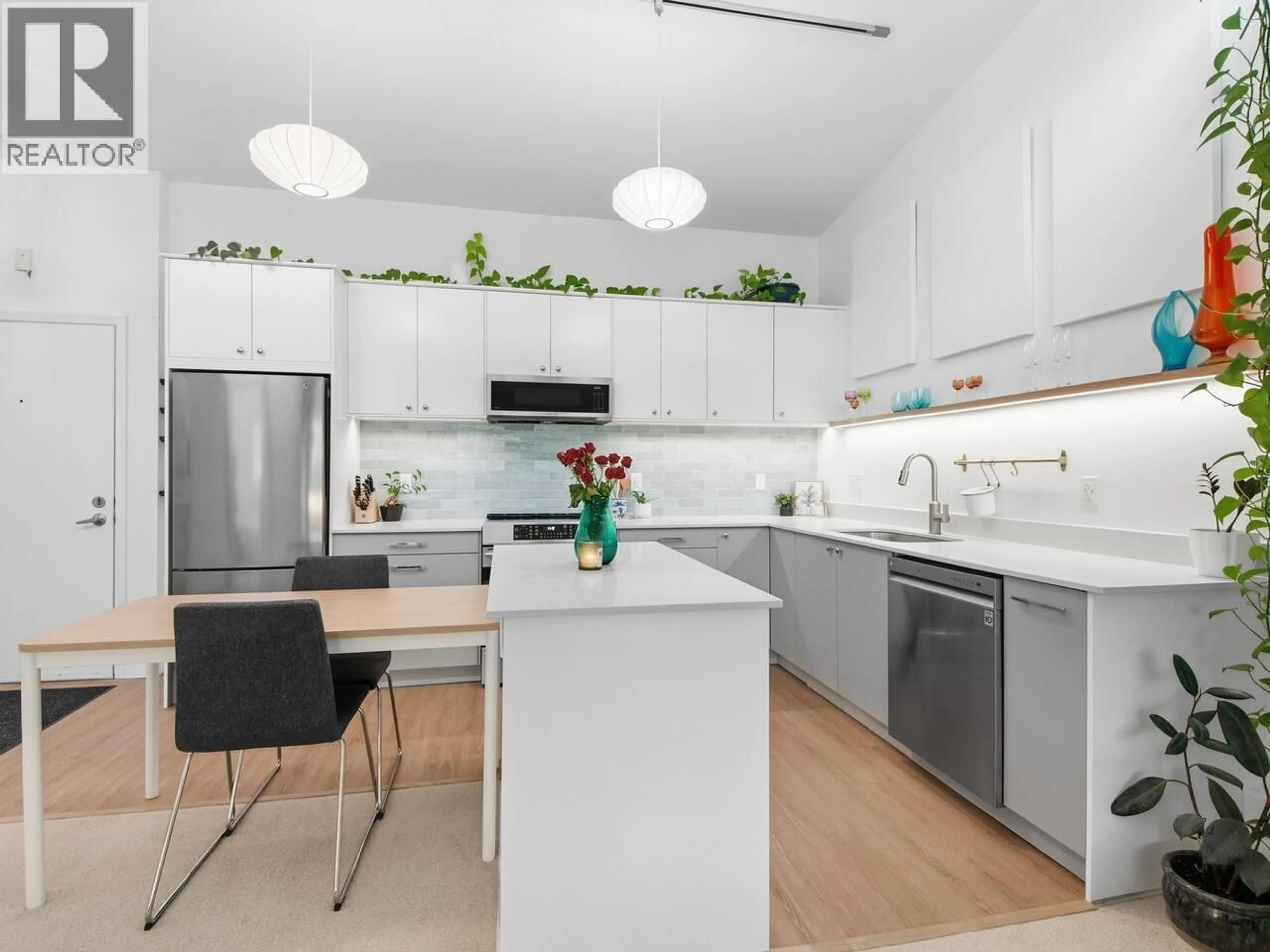 Contemporary kitchen, unknown for 314 - 2416 3RD AVENUE, Vancouver British Columbia V6K1L8