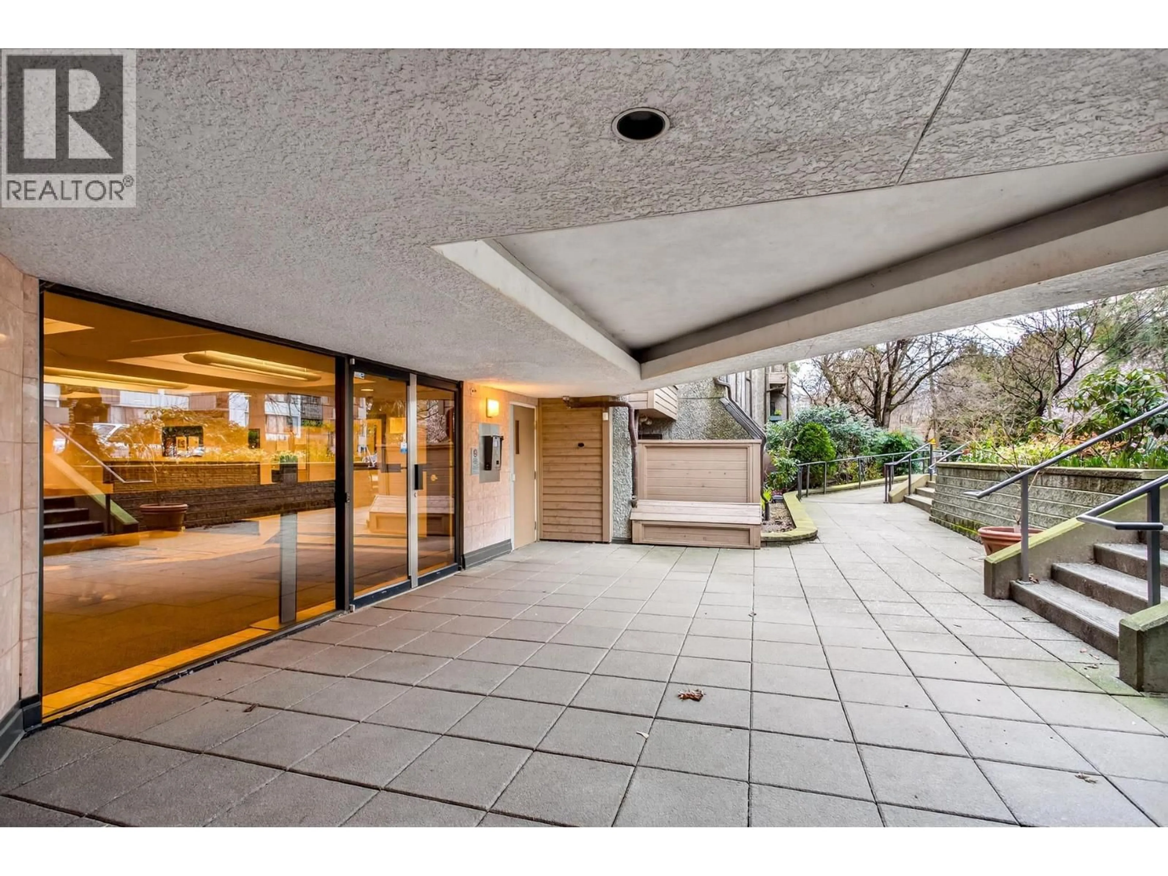 Indoor foyer for 318 - 1500 PENDRELL STREET, Vancouver British Columbia V6G3A5