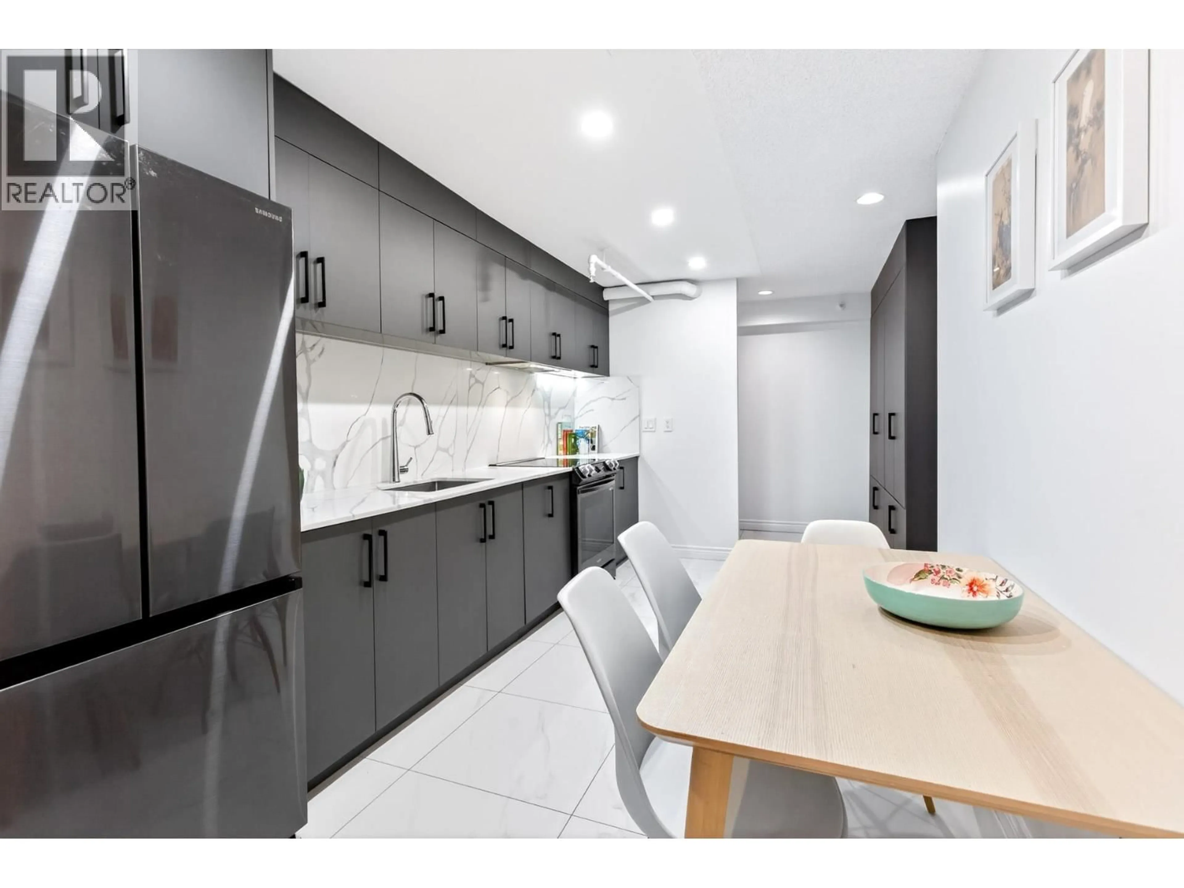 Standard kitchen, ceramic/tile floor for 318 - 1500 PENDRELL STREET, Vancouver British Columbia V6G3A5