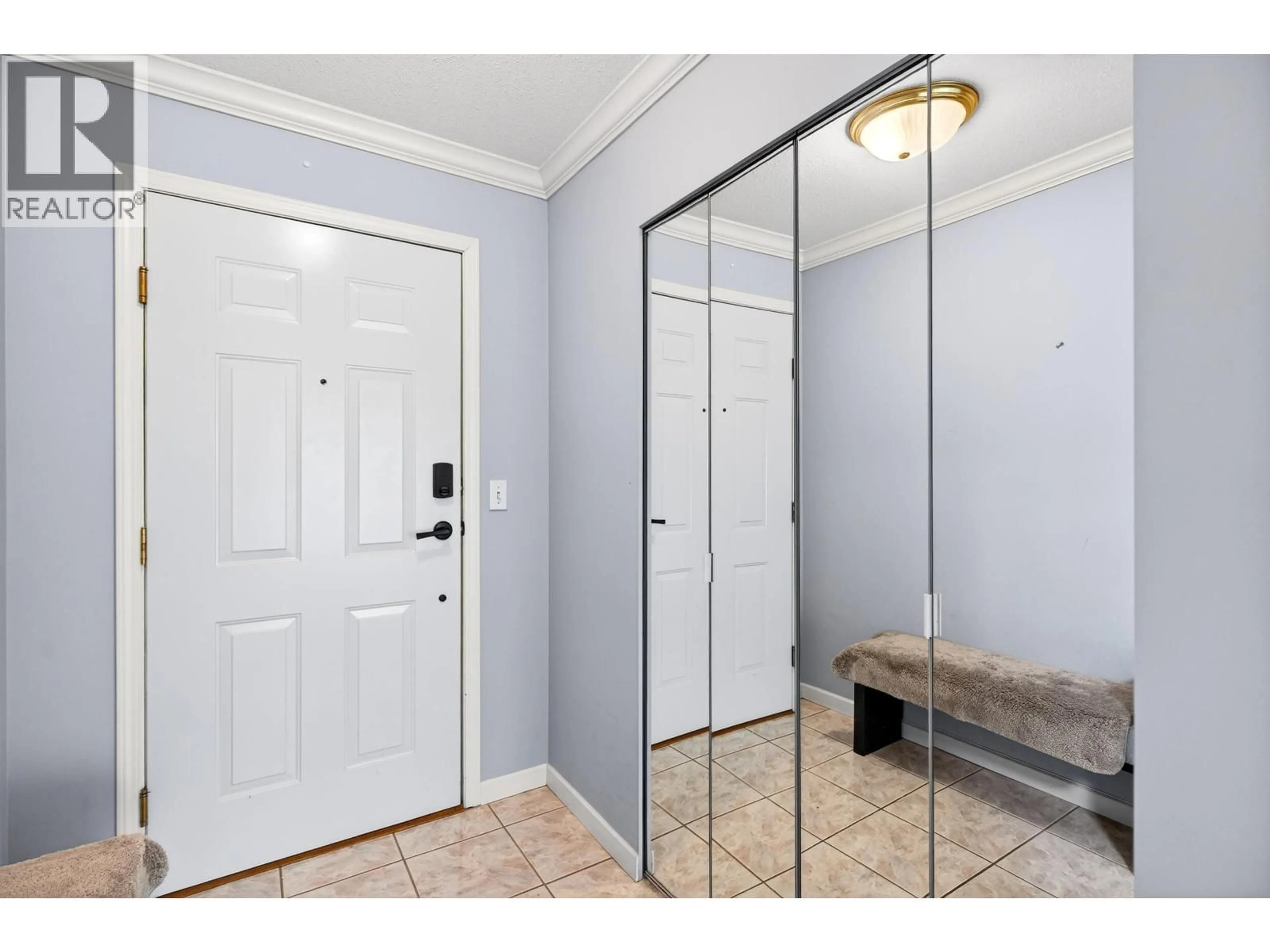 Indoor entryway for 205 - 19142 122 AVENUE, Pitt Meadows British Columbia V3Y2P9