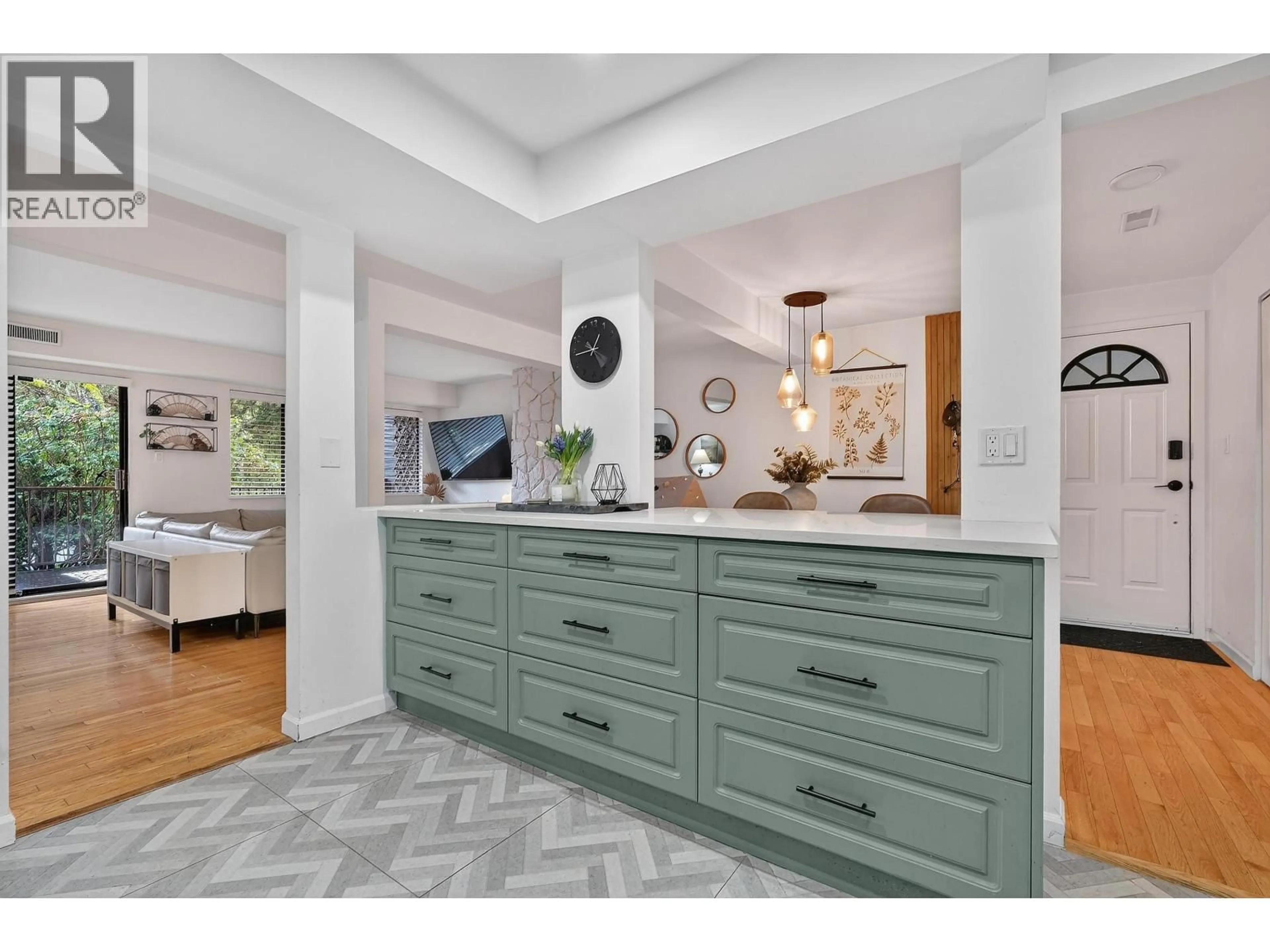 Open concept kitchen, ceramic/tile floor for 7355 CAPISTRANO DRIVE, Burnaby British Columbia V5A1P7