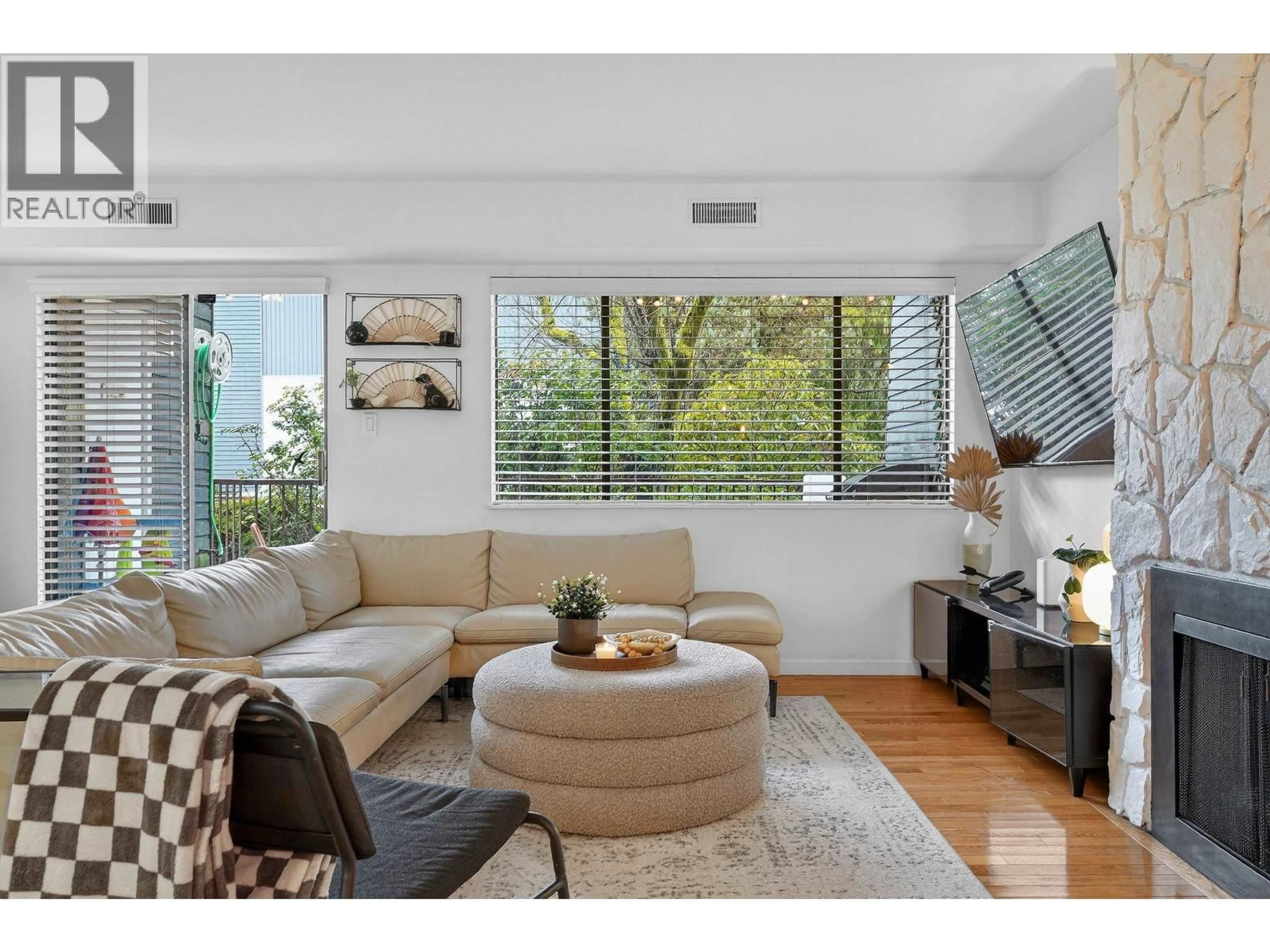 Living room with furniture, unknown for 7355 CAPISTRANO DRIVE, Burnaby British Columbia V5A1P7