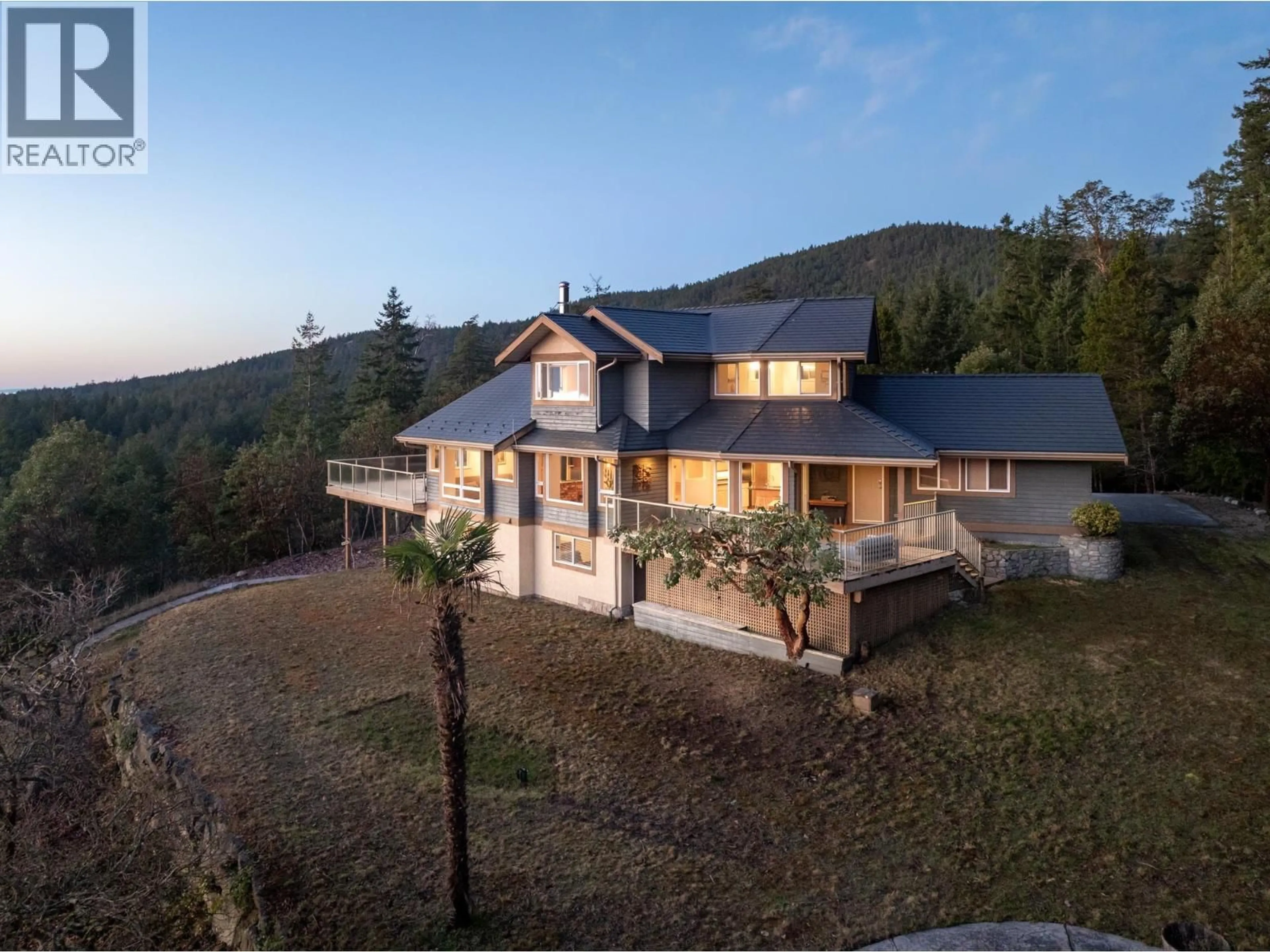 A pic from outside/outdoor area/front of a property/back of a property/a pic from drone, mountain view for 10339 SUNSHINE COAST HIGHWAY, Halfmoon Bay British Columbia V7Z1B7