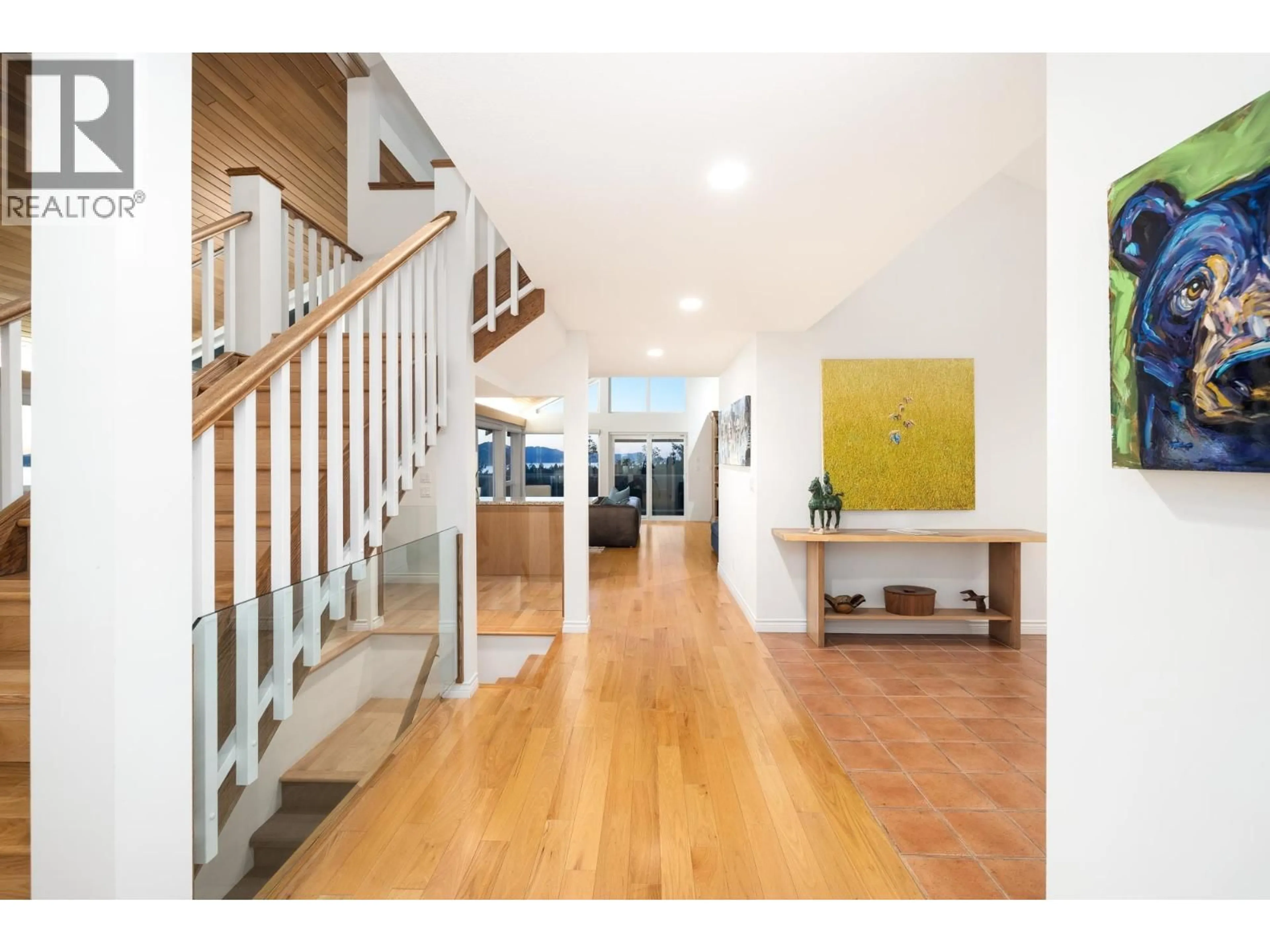 Indoor foyer for 10339 SUNSHINE COAST HIGHWAY, Halfmoon Bay British Columbia V7Z1B7