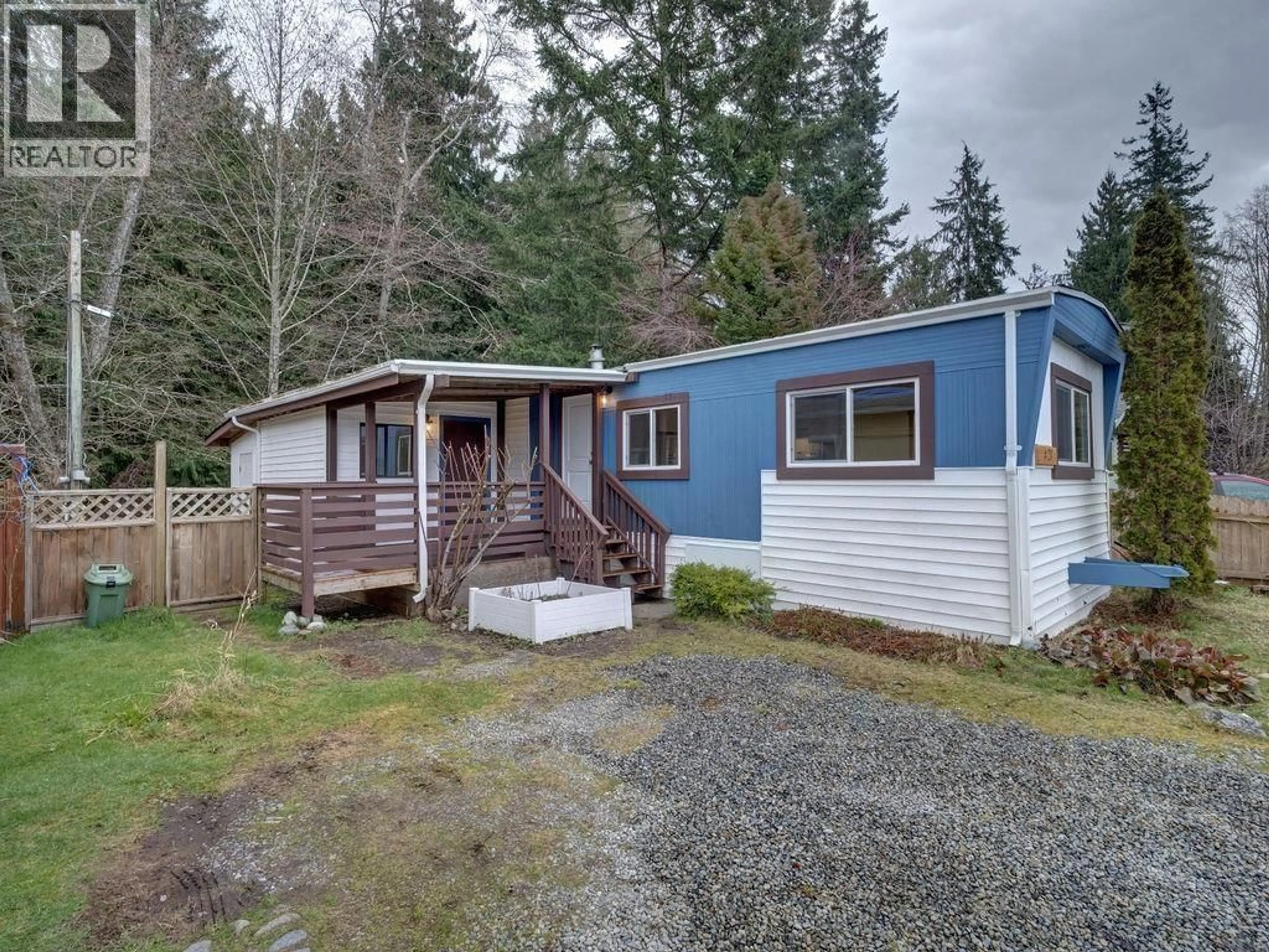 Home with vinyl exterior material, street for 28 - 1413 SUNSHINE COAST HIGHWAY, Gibsons British Columbia V0N1V5