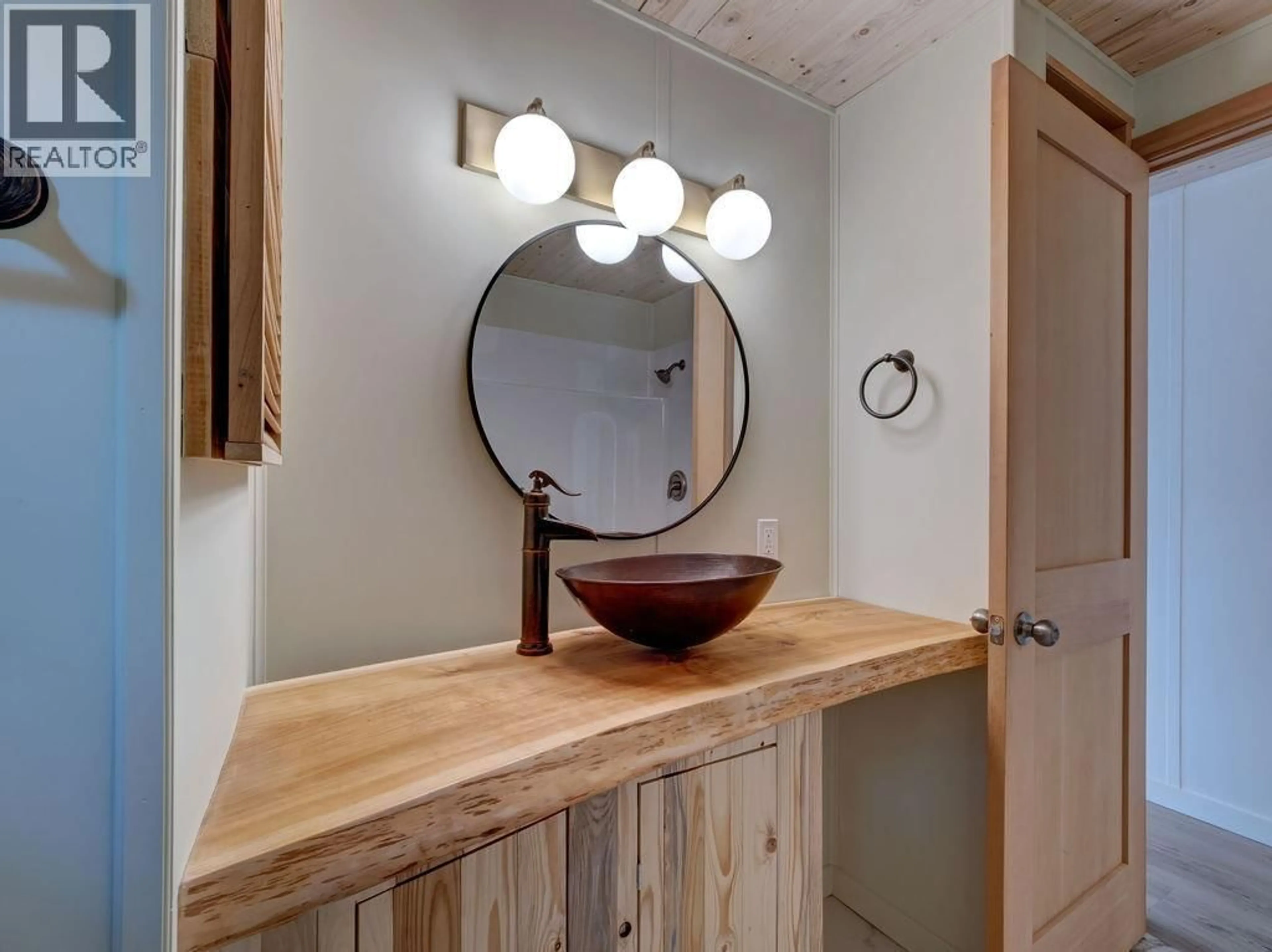 Standard bathroom, unknown for 28 - 1413 SUNSHINE COAST HIGHWAY, Gibsons British Columbia V0N1V5