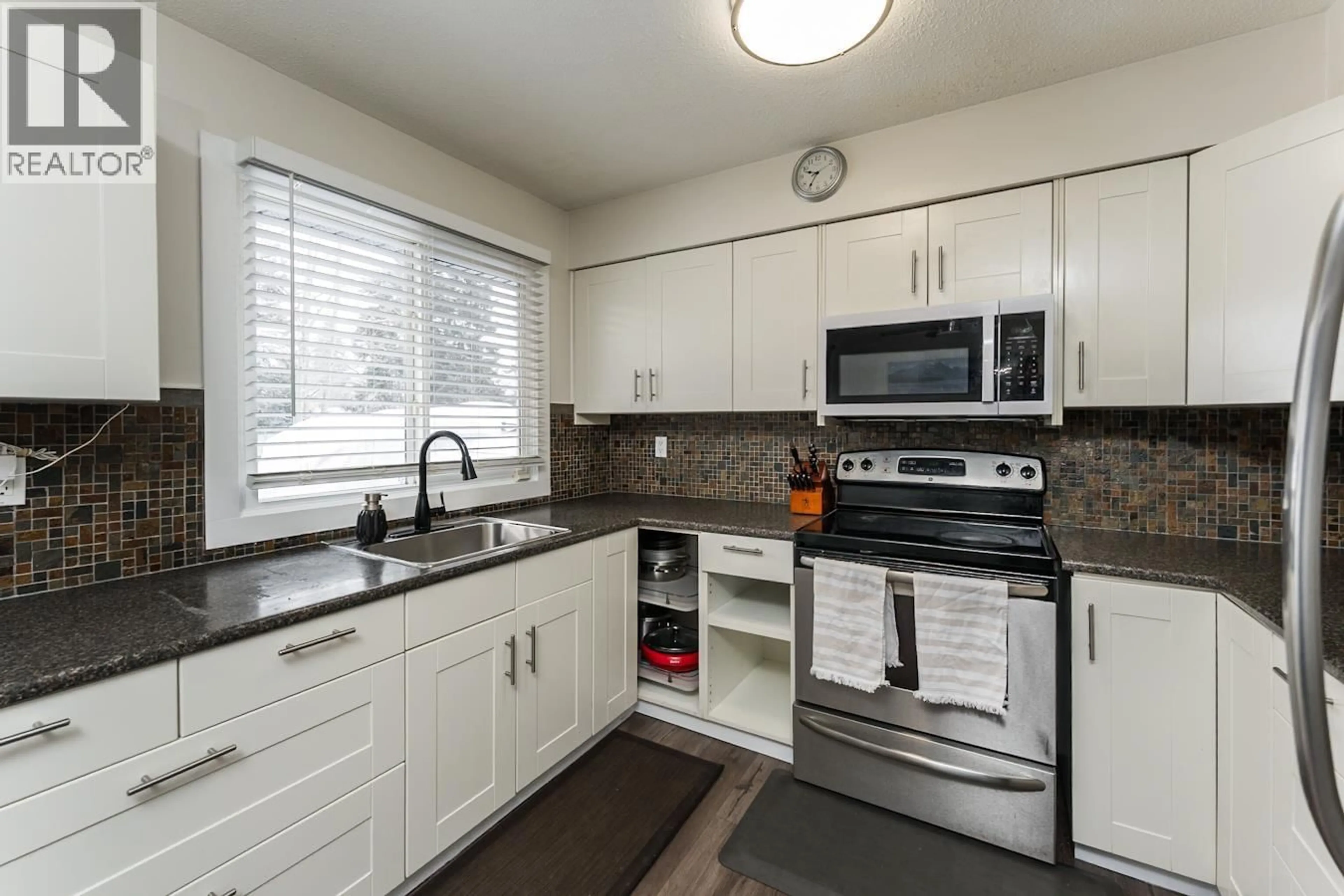 Standard kitchen, unknown for 1795 IRWIN STREET, Prince George British Columbia V2M2Y6
