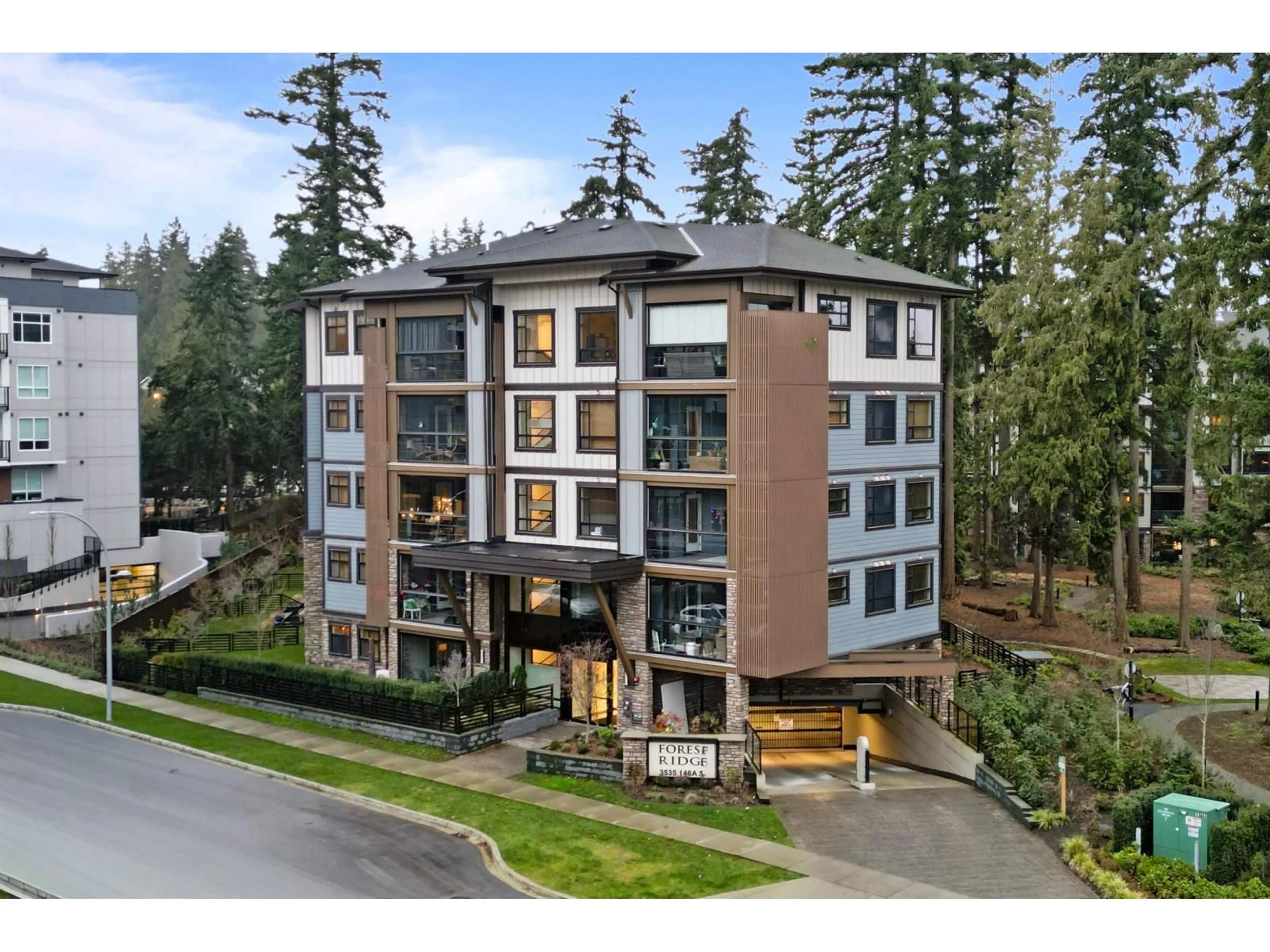 A pic from outside/outdoor area/front of a property/back of a property/a pic from drone, unknown for 511 - 3535 146A STREET, Surrey British Columbia V4P0H2
