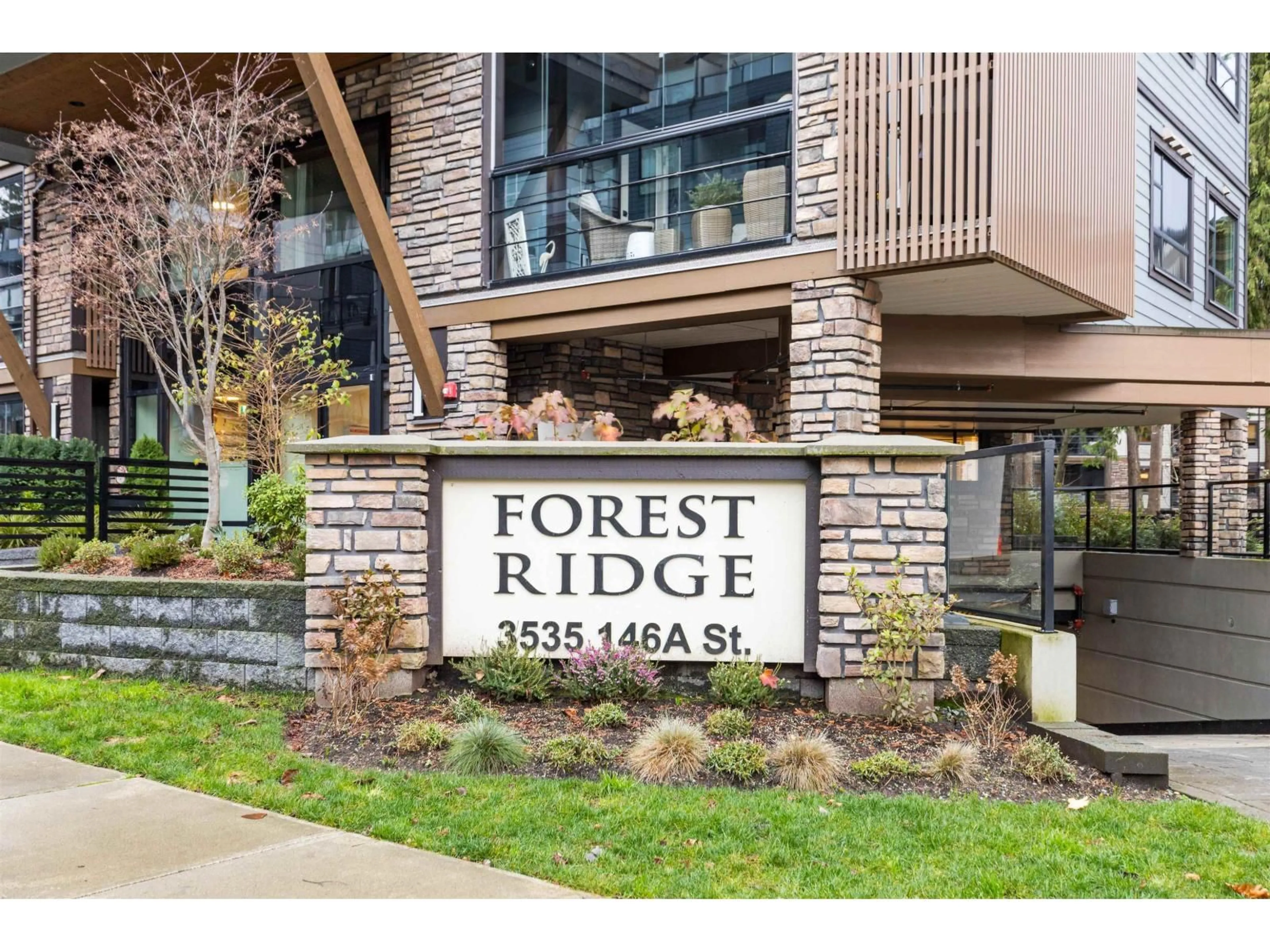 Indoor foyer for 511 - 3535 146A STREET, Surrey British Columbia V4P0H2