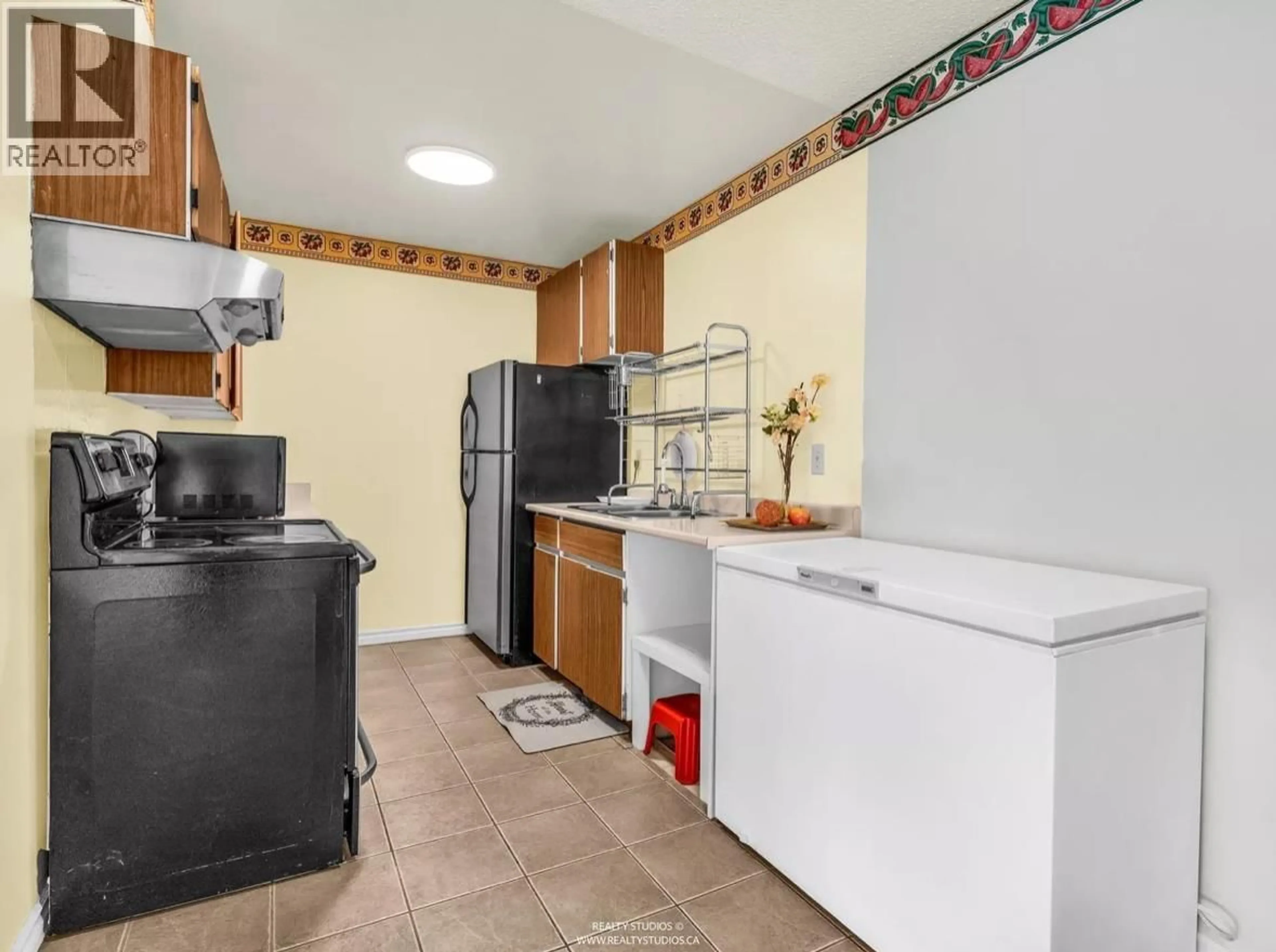 Standard kitchen, ceramic/tile floor for 305 - 7260 LINDSAY ROAD, Richmond British Columbia V7C3M6