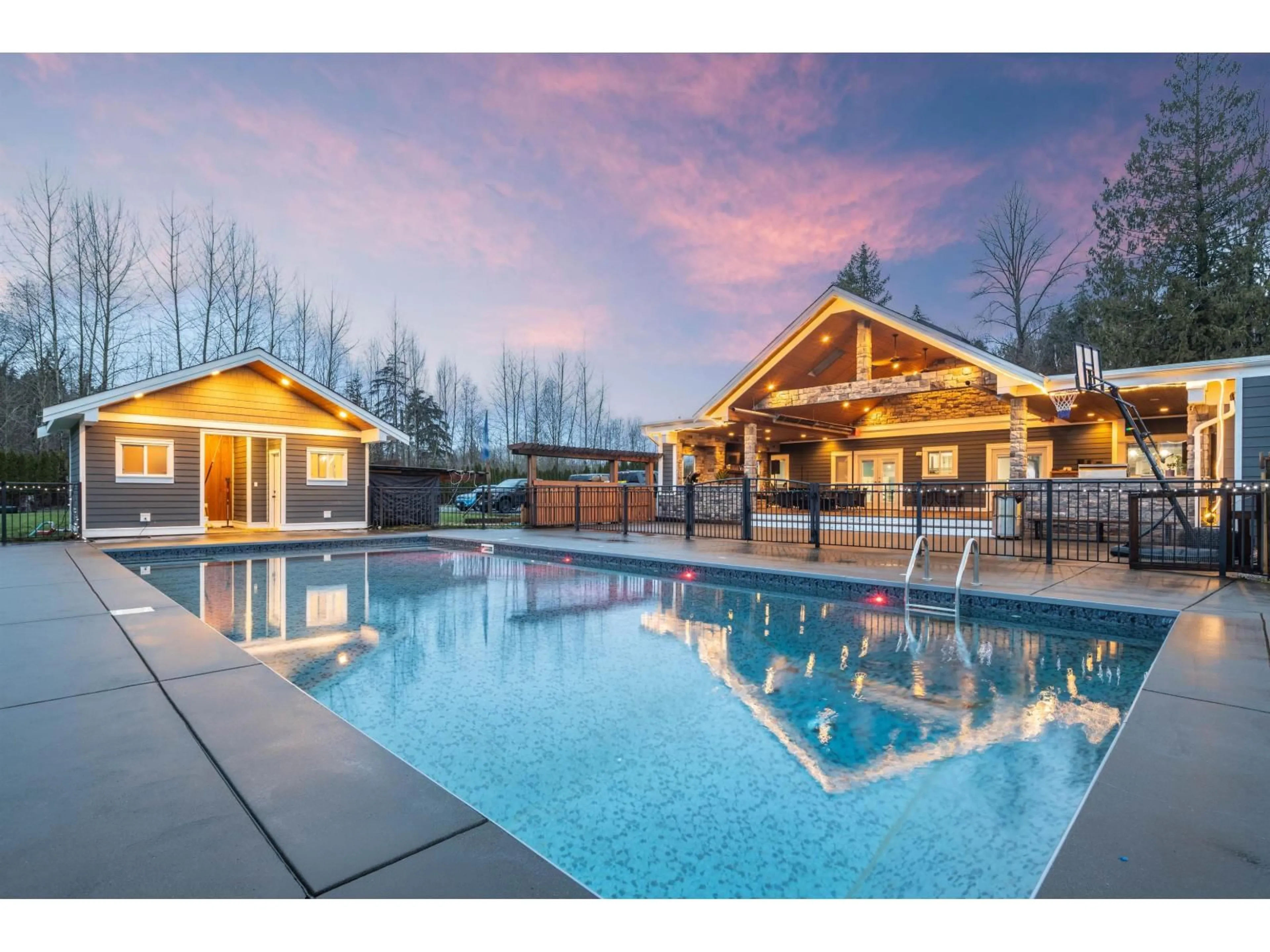 Pool for 21298 36 AVENUE, Langley British Columbia V3A8N6