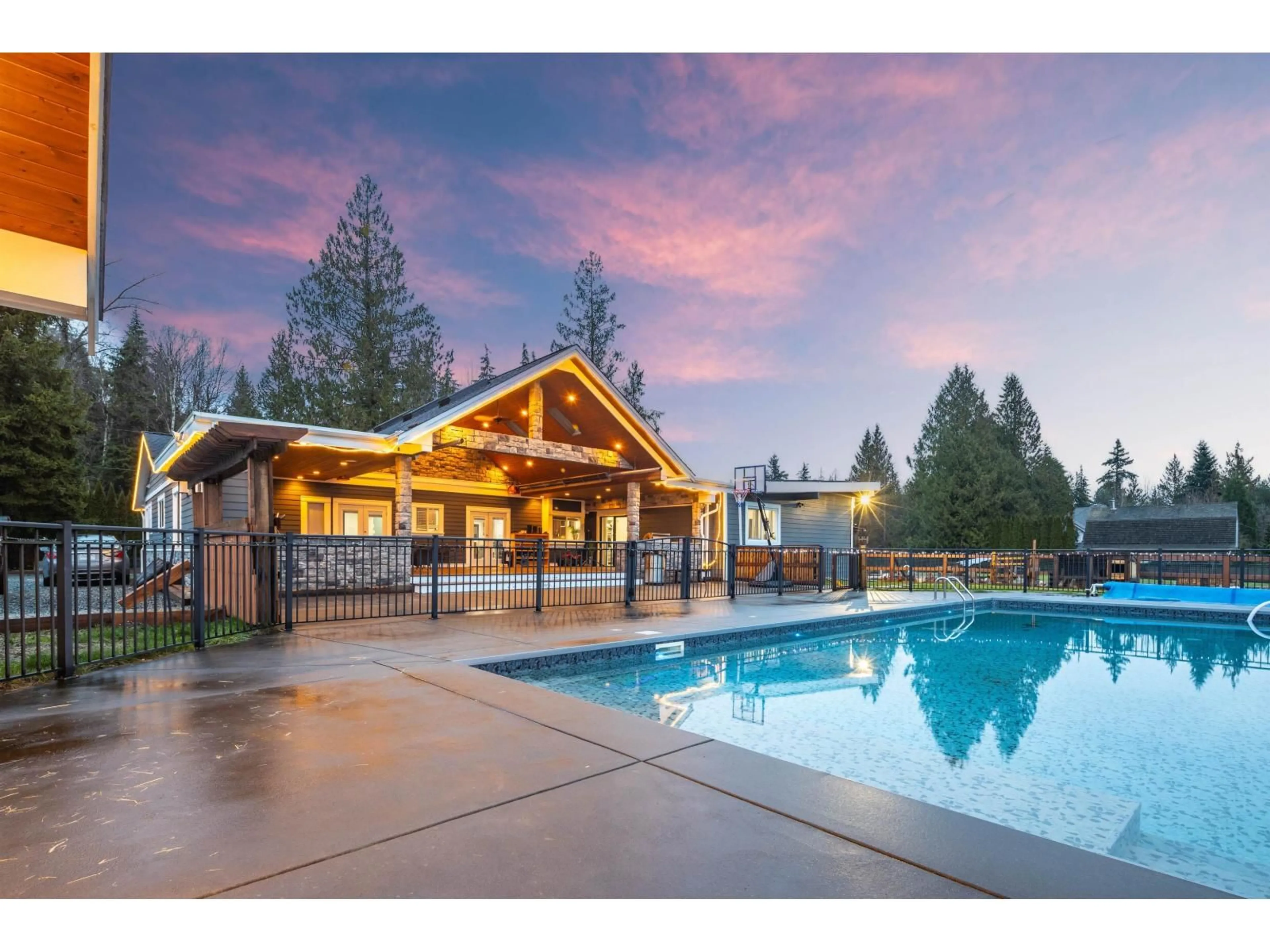 Pool for 21298 36 AVENUE, Langley British Columbia V3A8N6