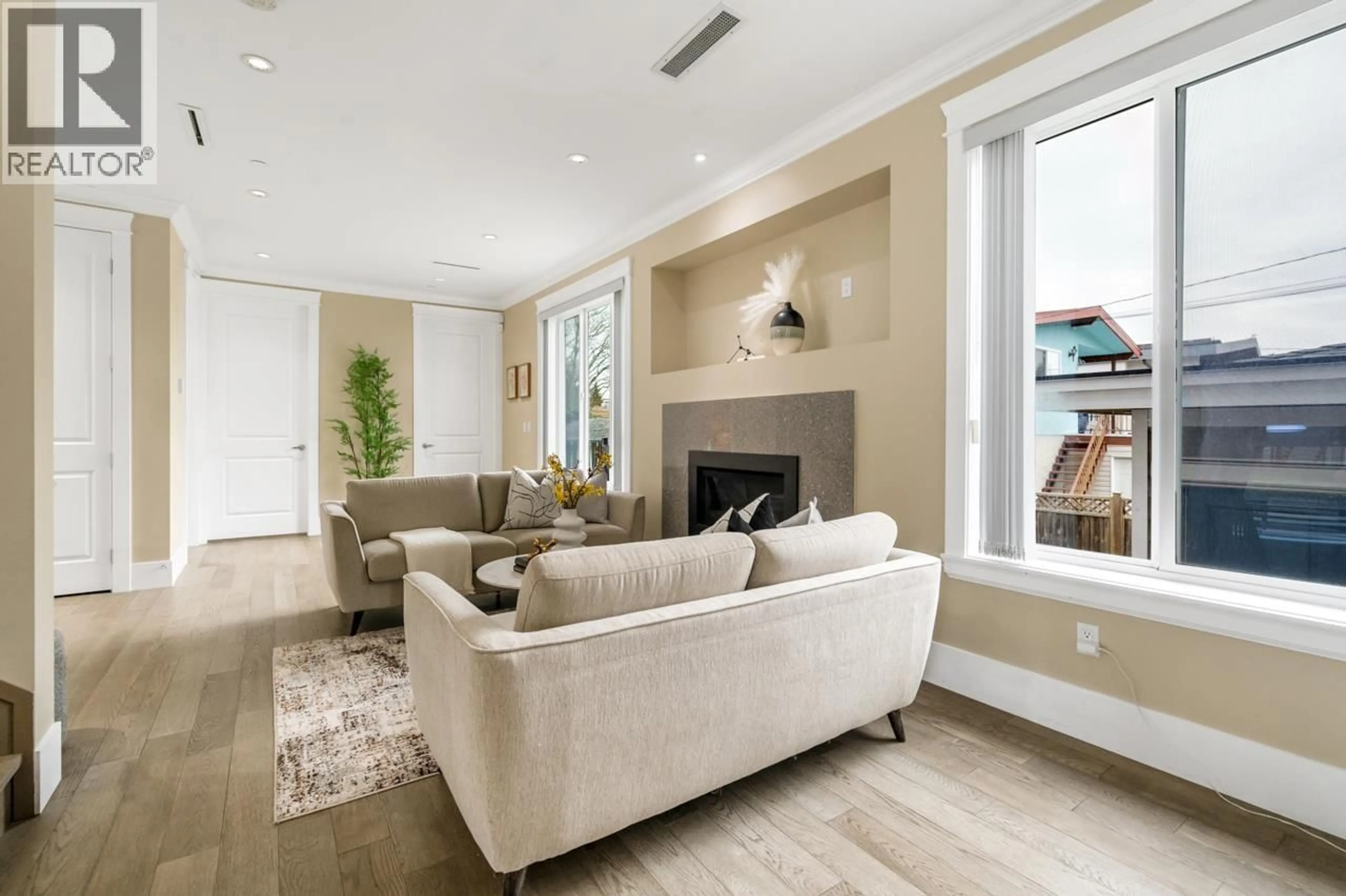 Living room with furniture, unknown for 5828 QUEBEC STREET, Vancouver British Columbia V5W2N9