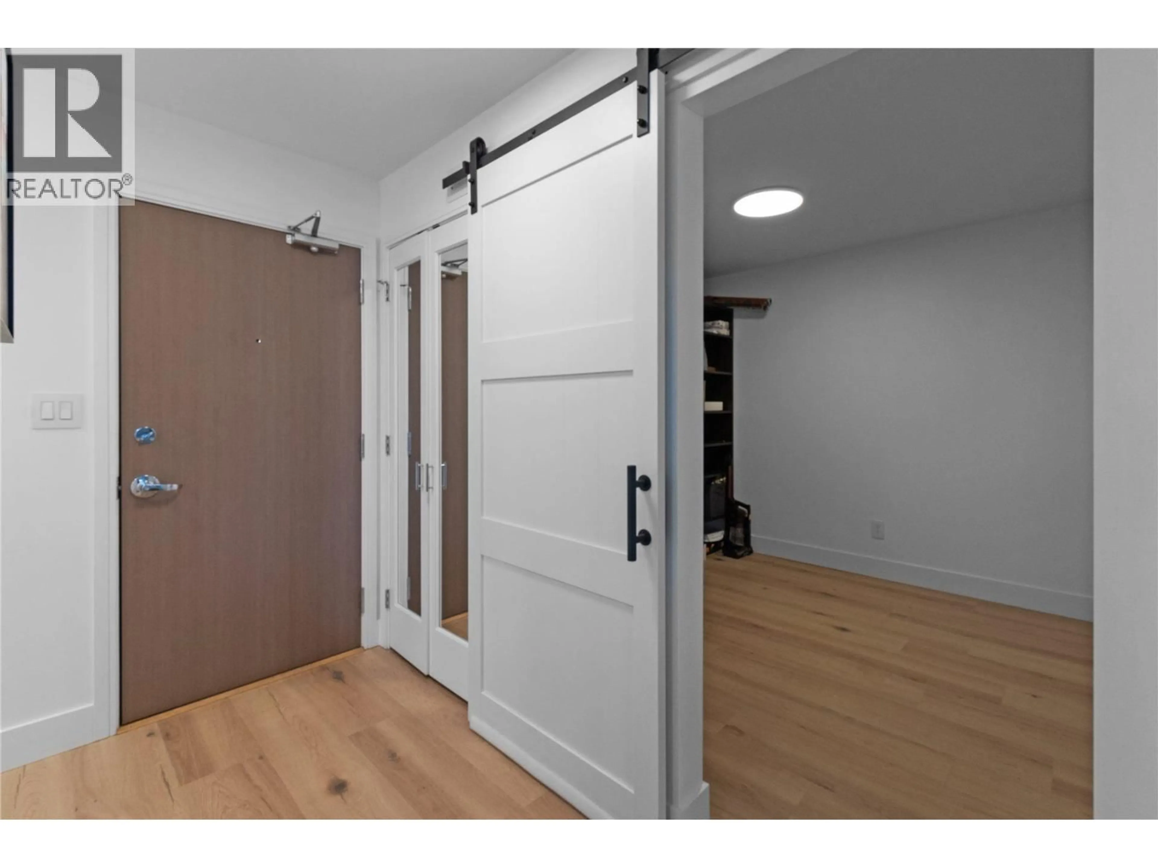 Indoor entryway for 1102 - 4400 BUCHANAN STREET, Burnaby British Columbia V5C0E3