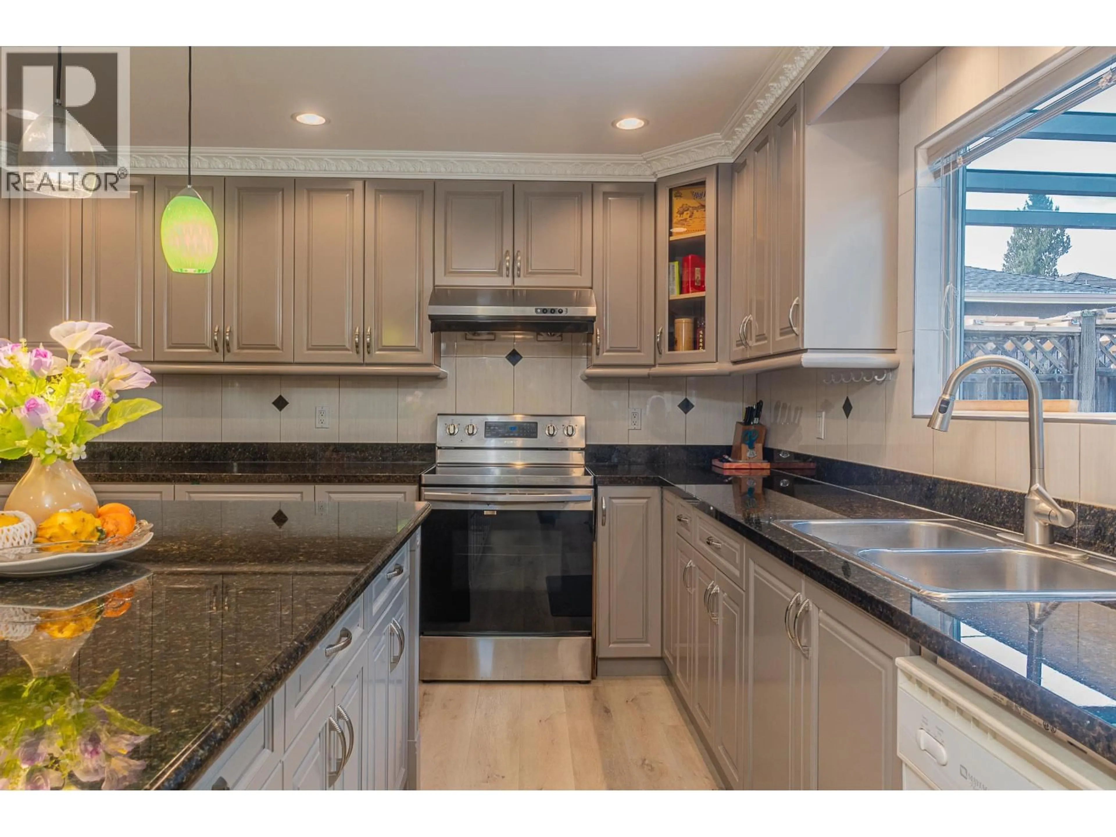 Open concept kitchen, unknown for 6169 LOCHDALE STREET, Burnaby British Columbia V5B2M6