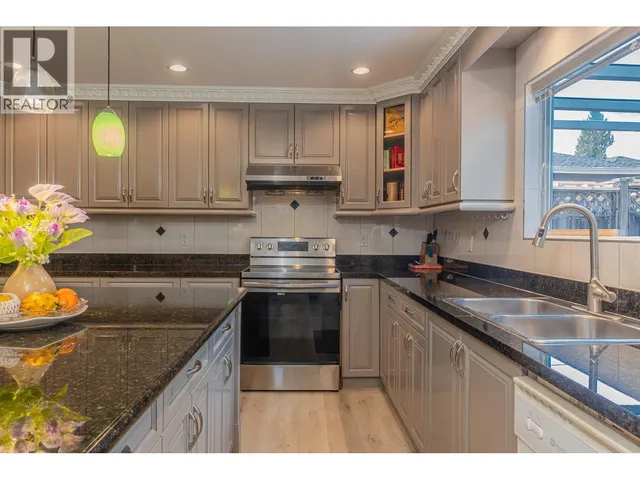 6169 LOCHDALE STREET, Burnaby 3