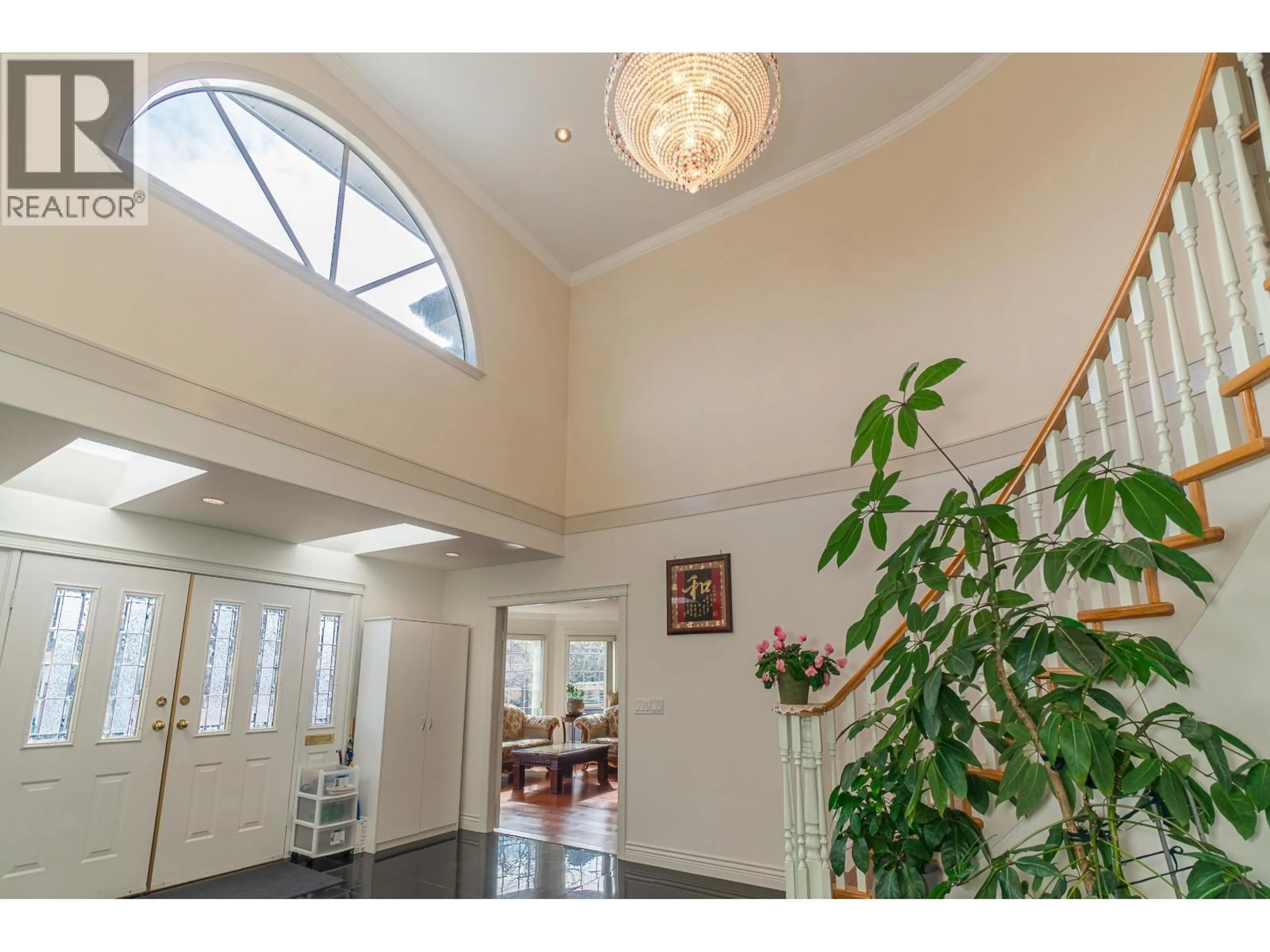 Indoor foyer for 6169 LOCHDALE STREET, Burnaby British Columbia V5B2M6