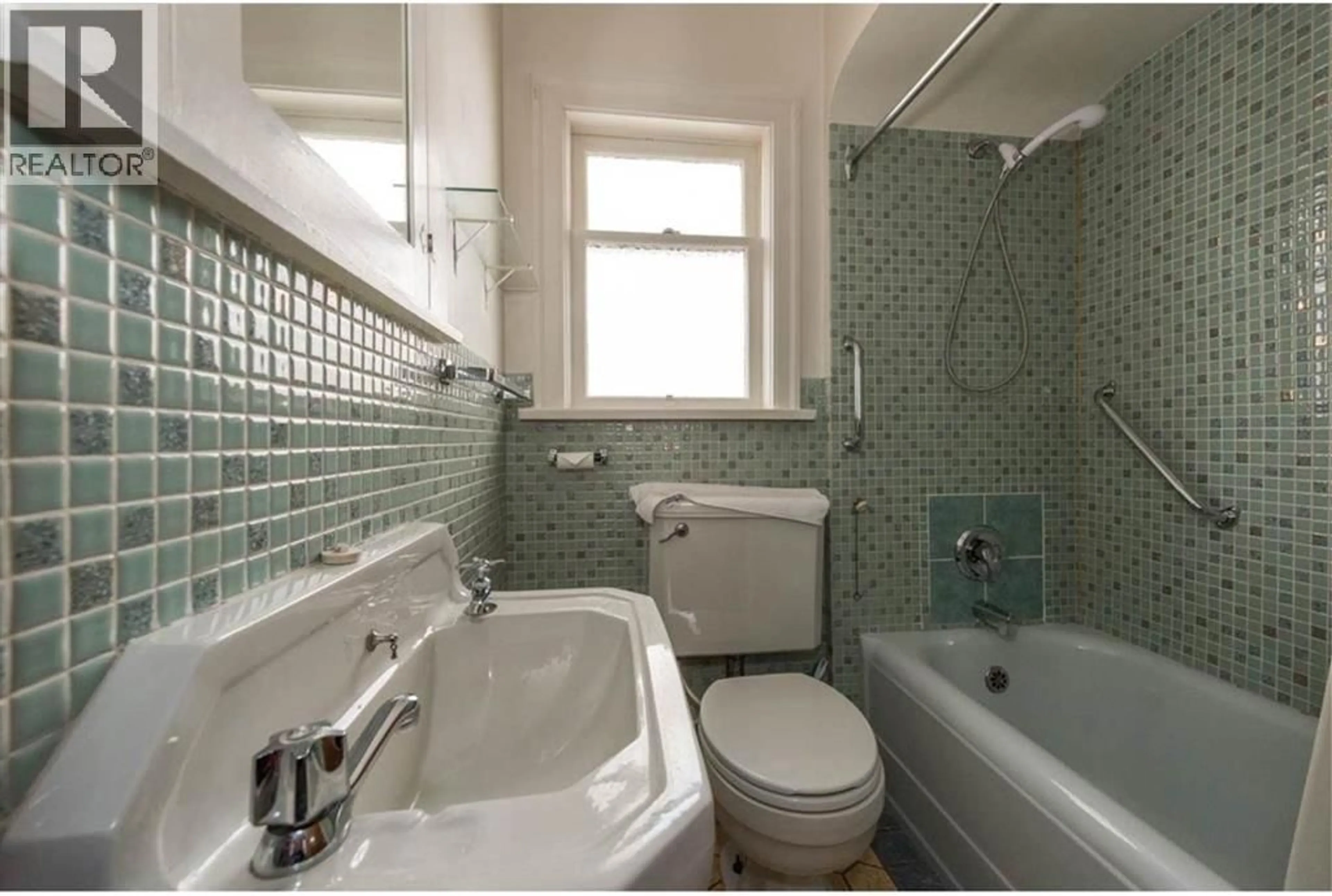 Standard bathroom, ceramic/tile floor for 7935 HUDSON STREET, Vancouver British Columbia V6P4L9