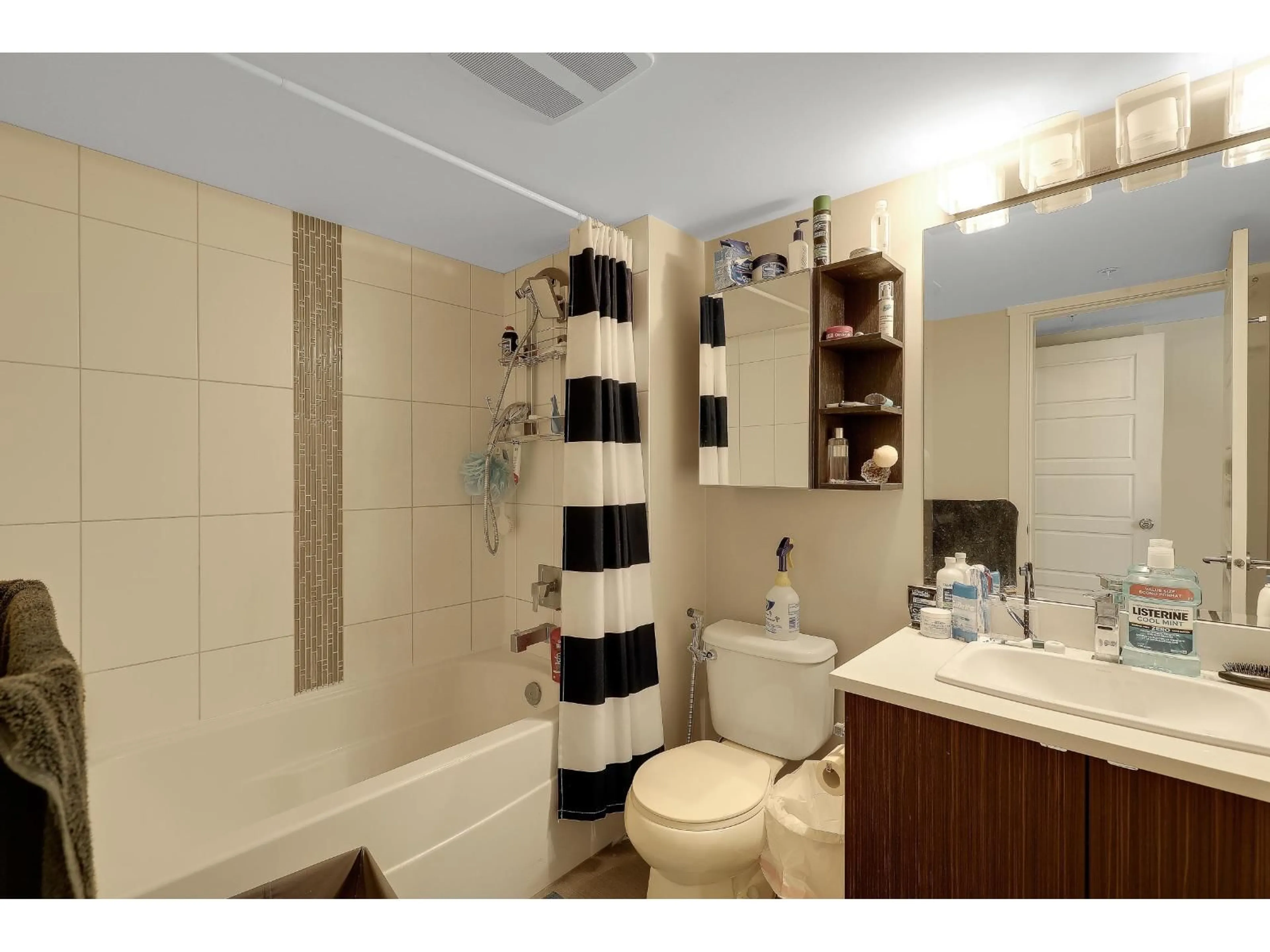 Standard bathroom, ceramic/tile floor for 209 - 19936 56 AVENUE, Langley British Columbia V3A3X9