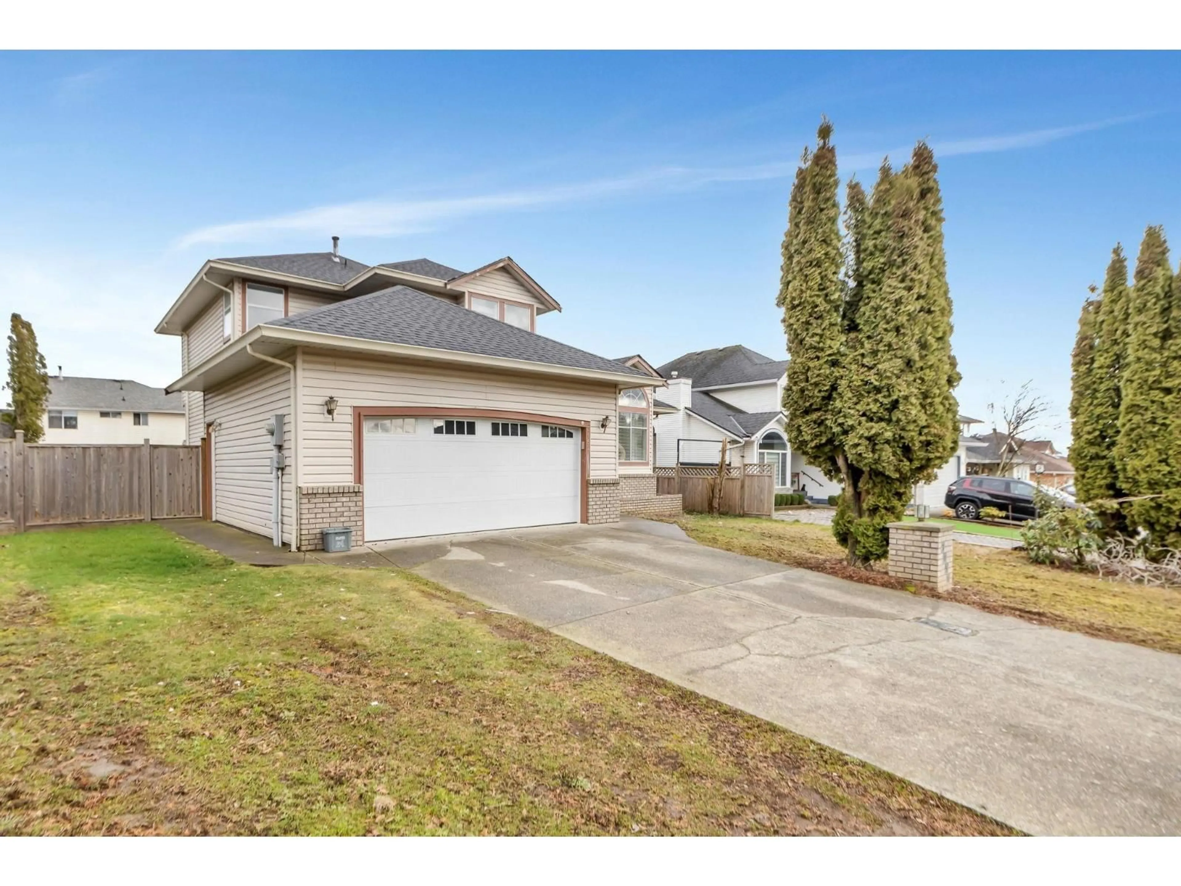A pic from outside/outdoor area/front of a property/back of a property/a pic from drone, street for 3154 KINGFISHER DRIVE, Abbotsford British Columbia V2T5K5