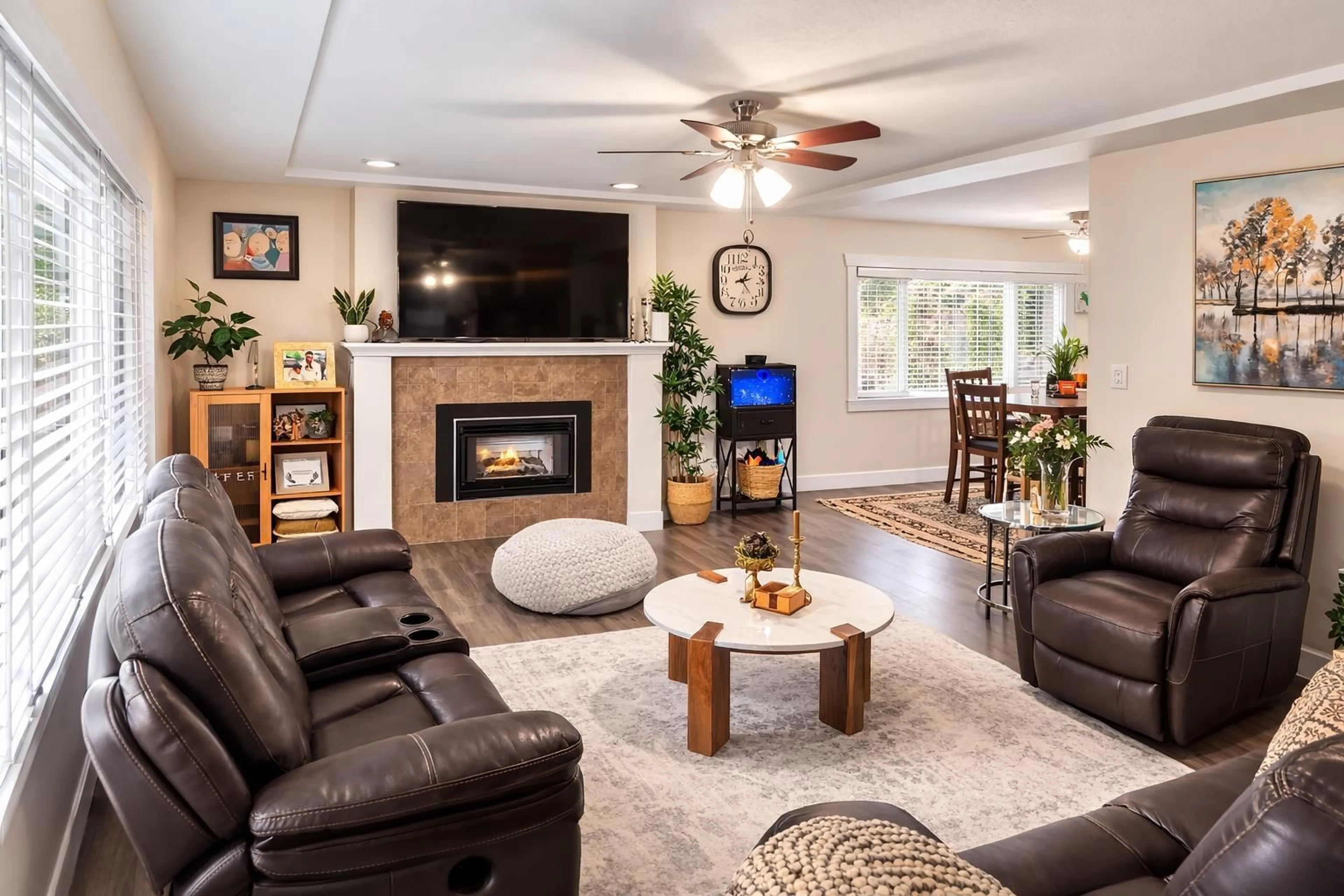 Living room with furniture, unknown for 27964 LEDUNNE AVENUE, Abbotsford British Columbia V4X1H5