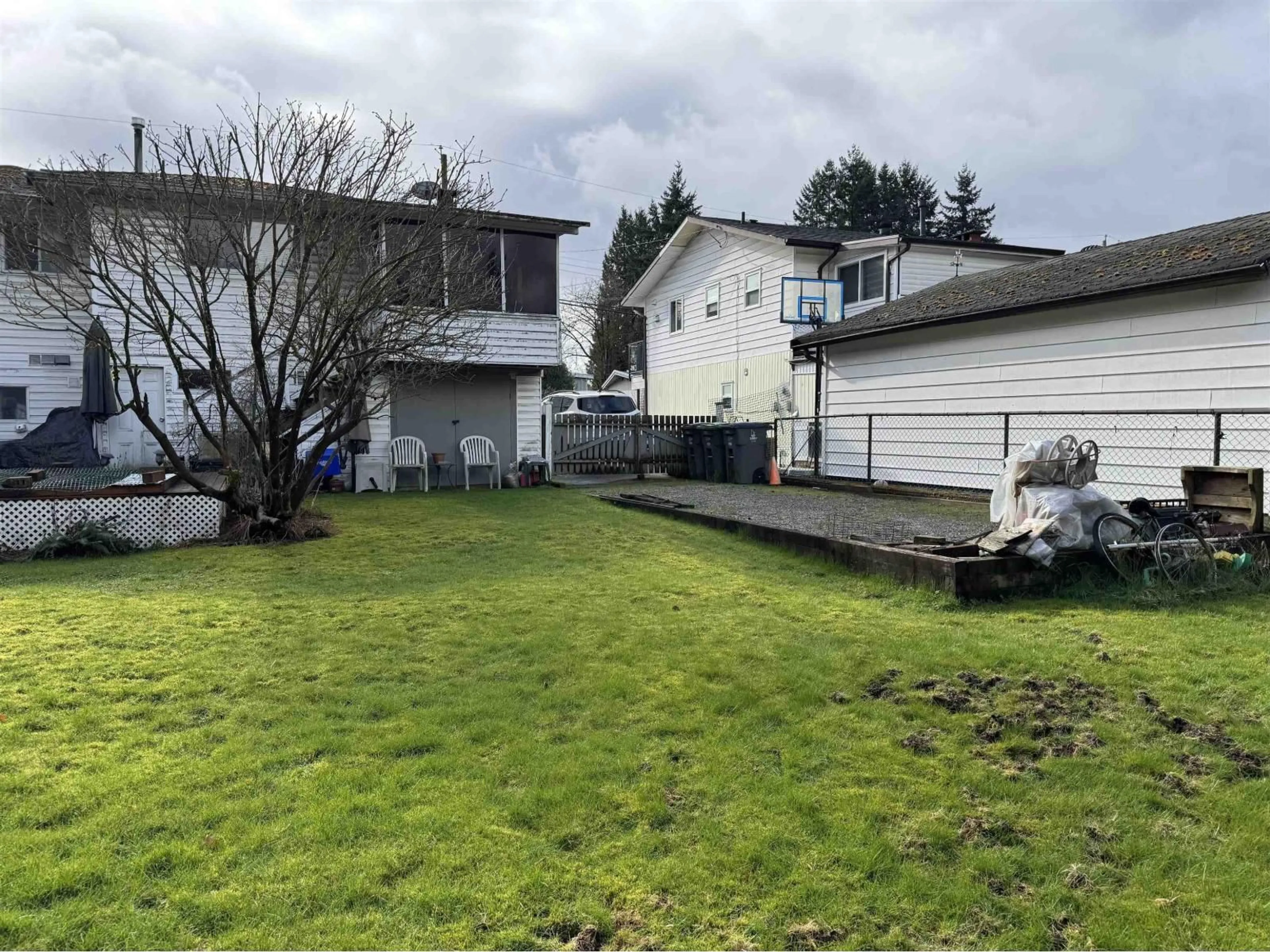 A pic from outside/outdoor area/front of a property/back of a property/a pic from drone, street for 14983 CANARY DRIVE, Surrey British Columbia V3R4V2