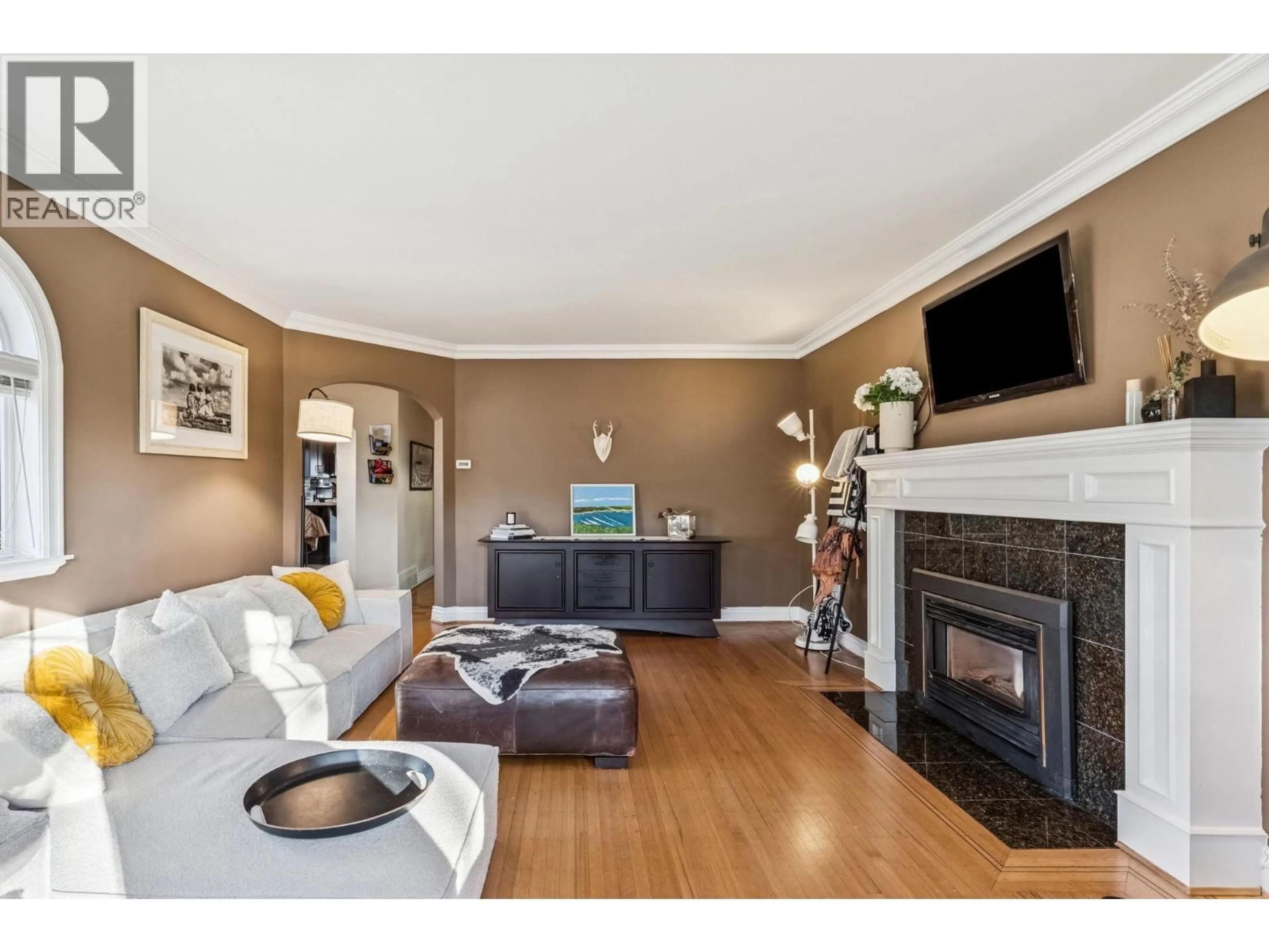 Living room with furniture, wood/laminate floor for 2819 13TH AVENUE, Vancouver British Columbia V6K2T6