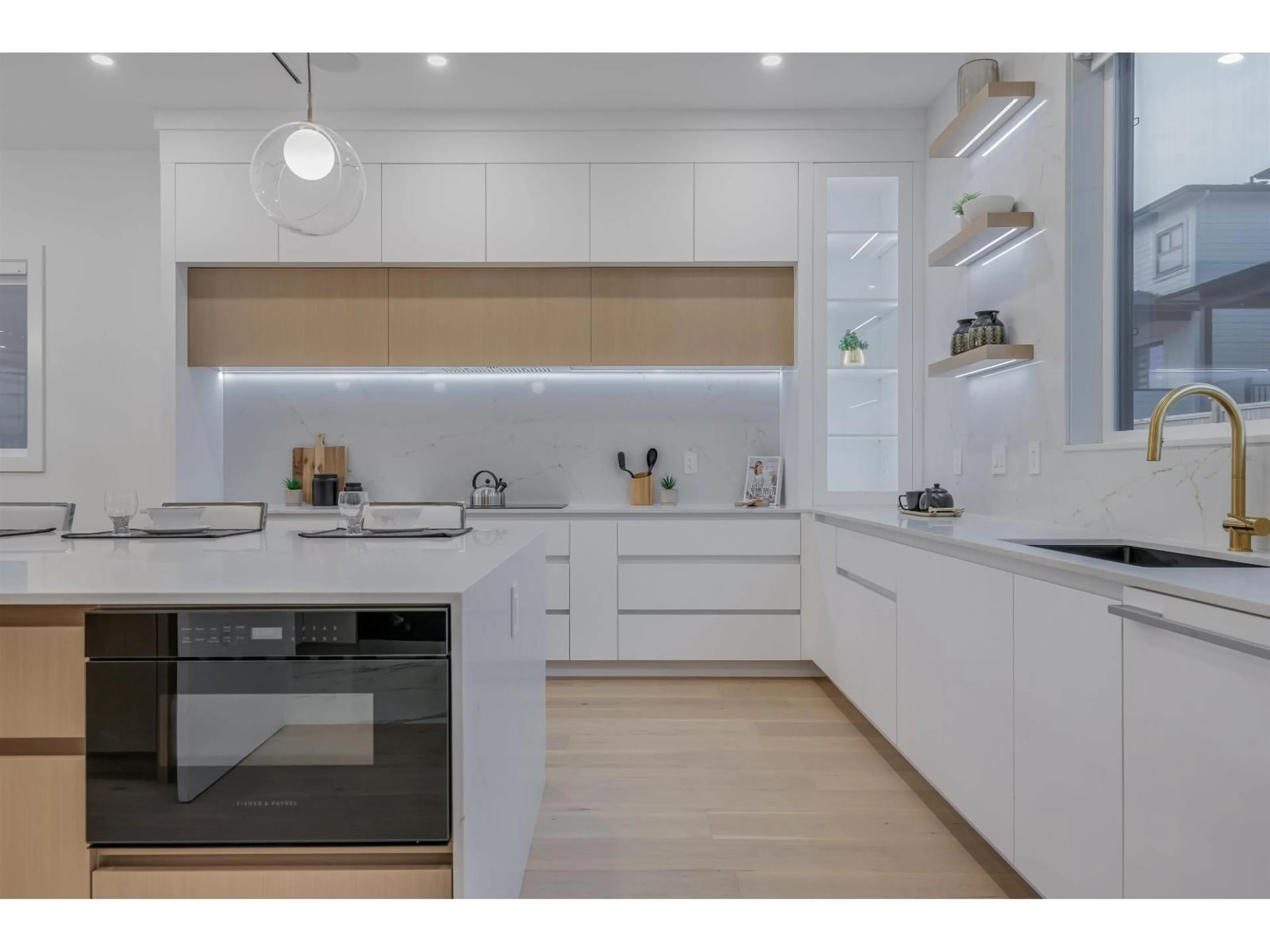 Contemporary kitchen, unknown for 16647 18 AVENUE, Surrey British Columbia V3Z9X5