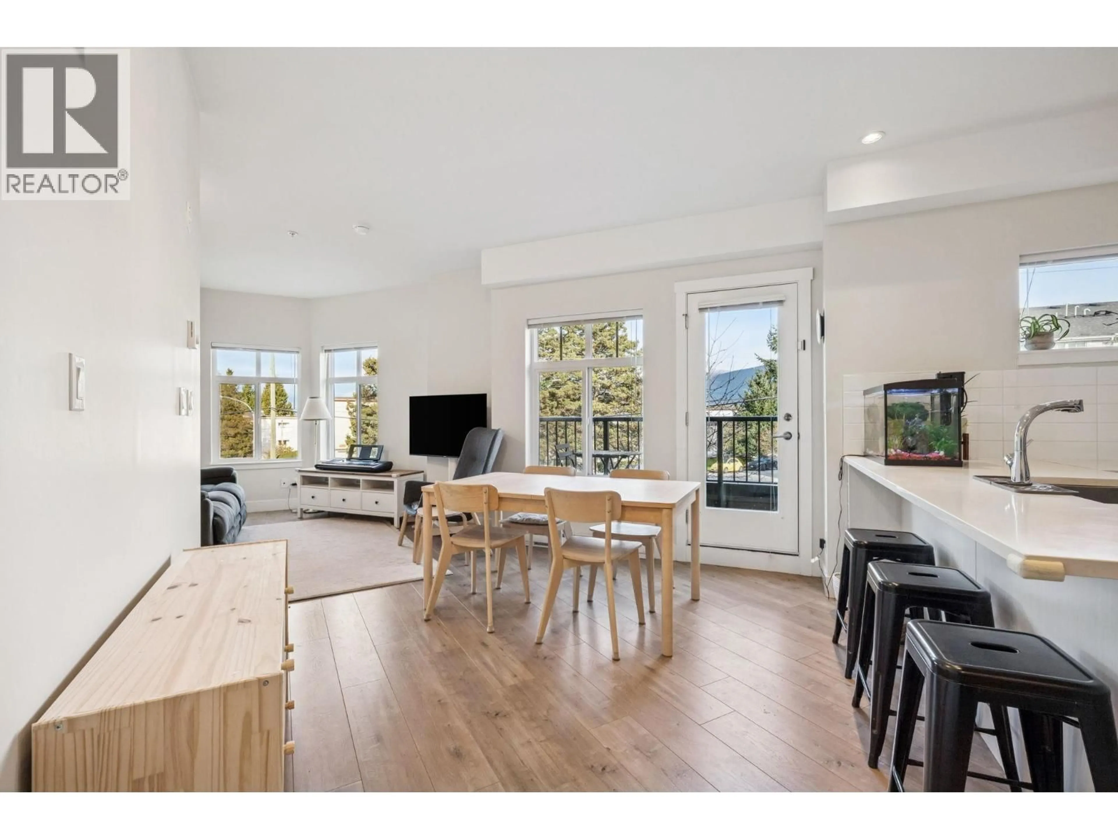 Unknown for 205 - 7180 BARNET ROAD, Burnaby British Columbia V5A1C8