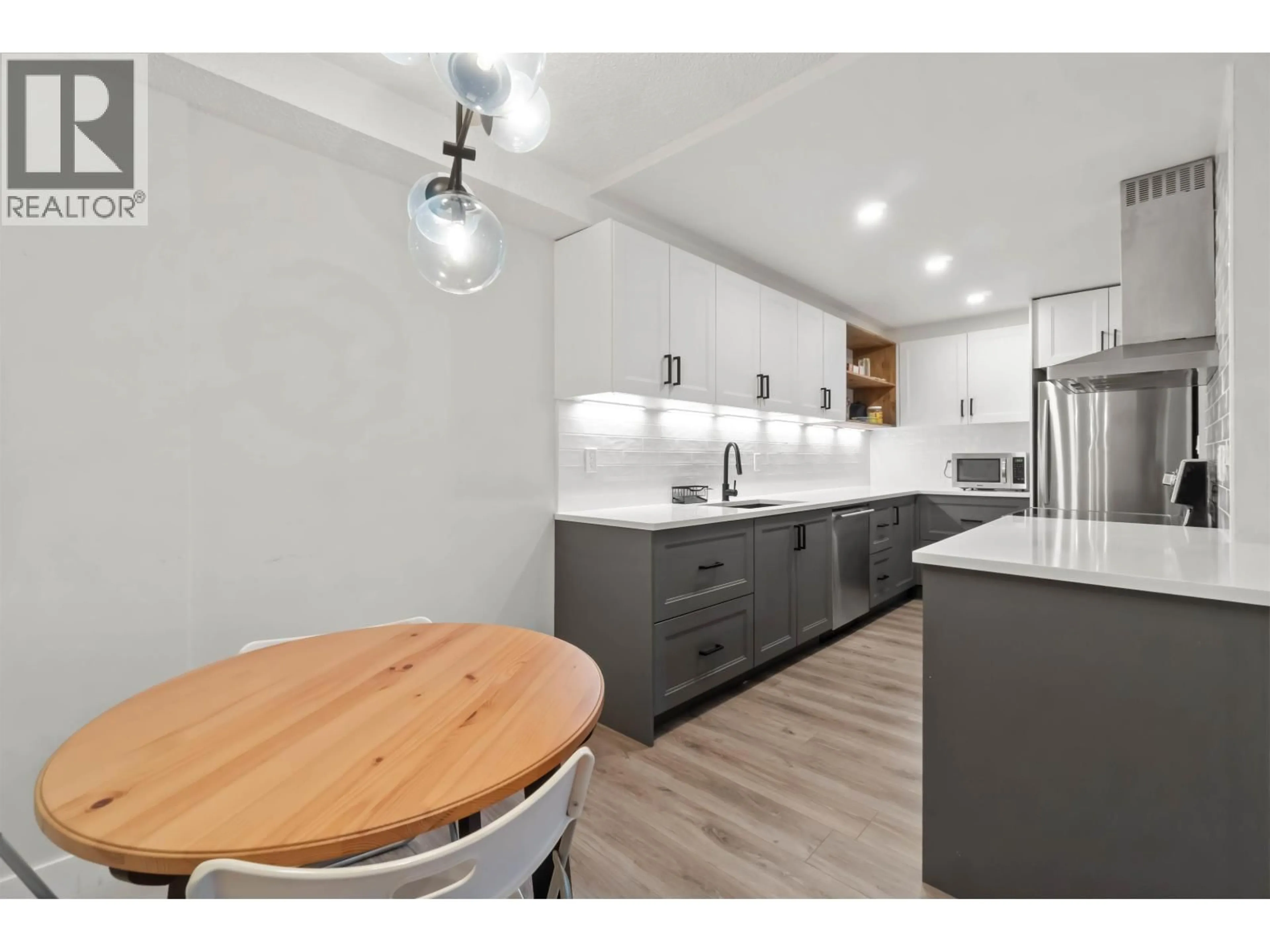 Open concept kitchen, wood/laminate floor for 119 - 9101 HORNE STREET, Burnaby British Columbia V3N4M3