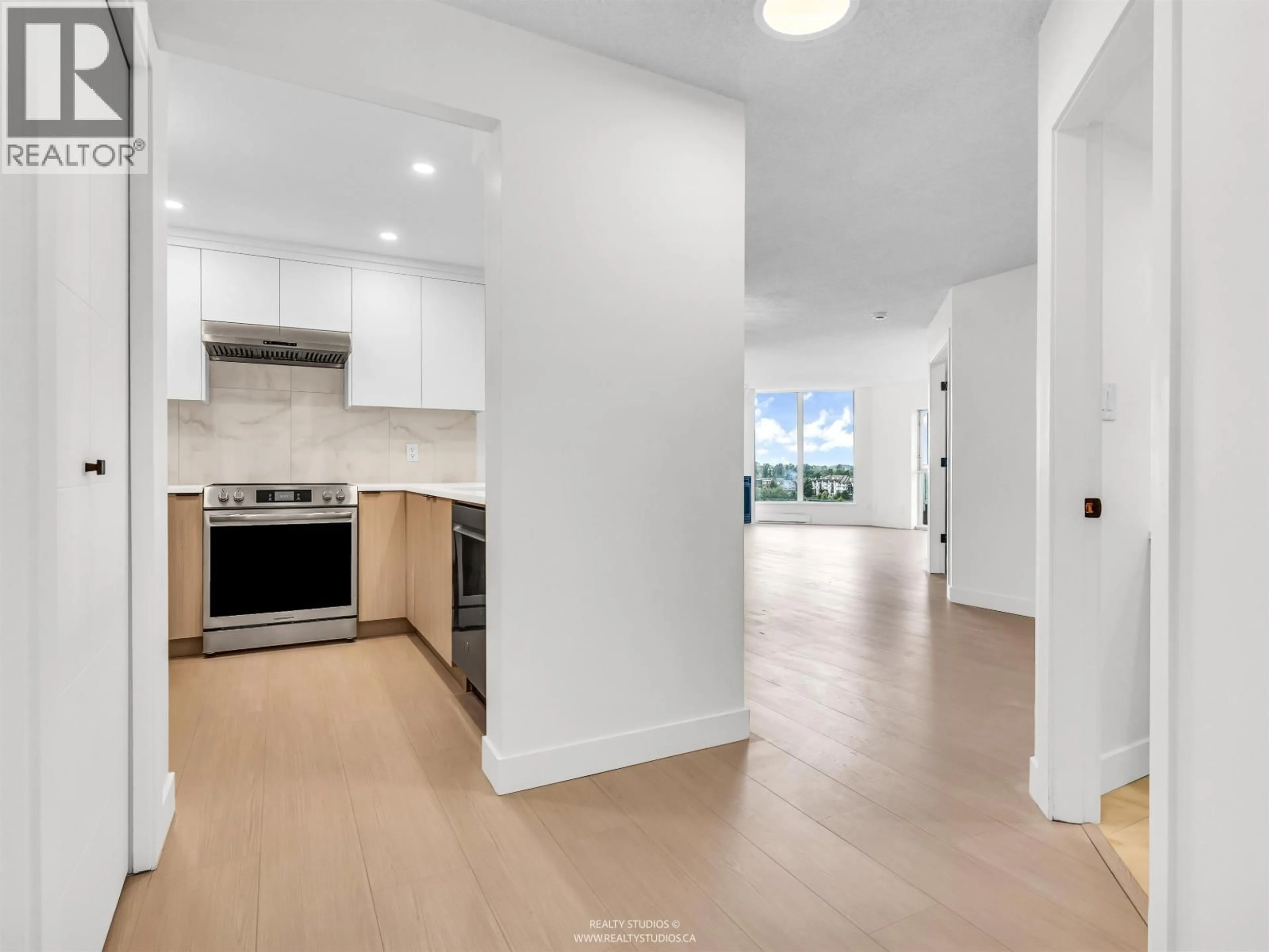 Open concept kitchen, unknown for 1003 - 1135 QUAYSIDE DRIVE, New Westminster British Columbia V3M6J4