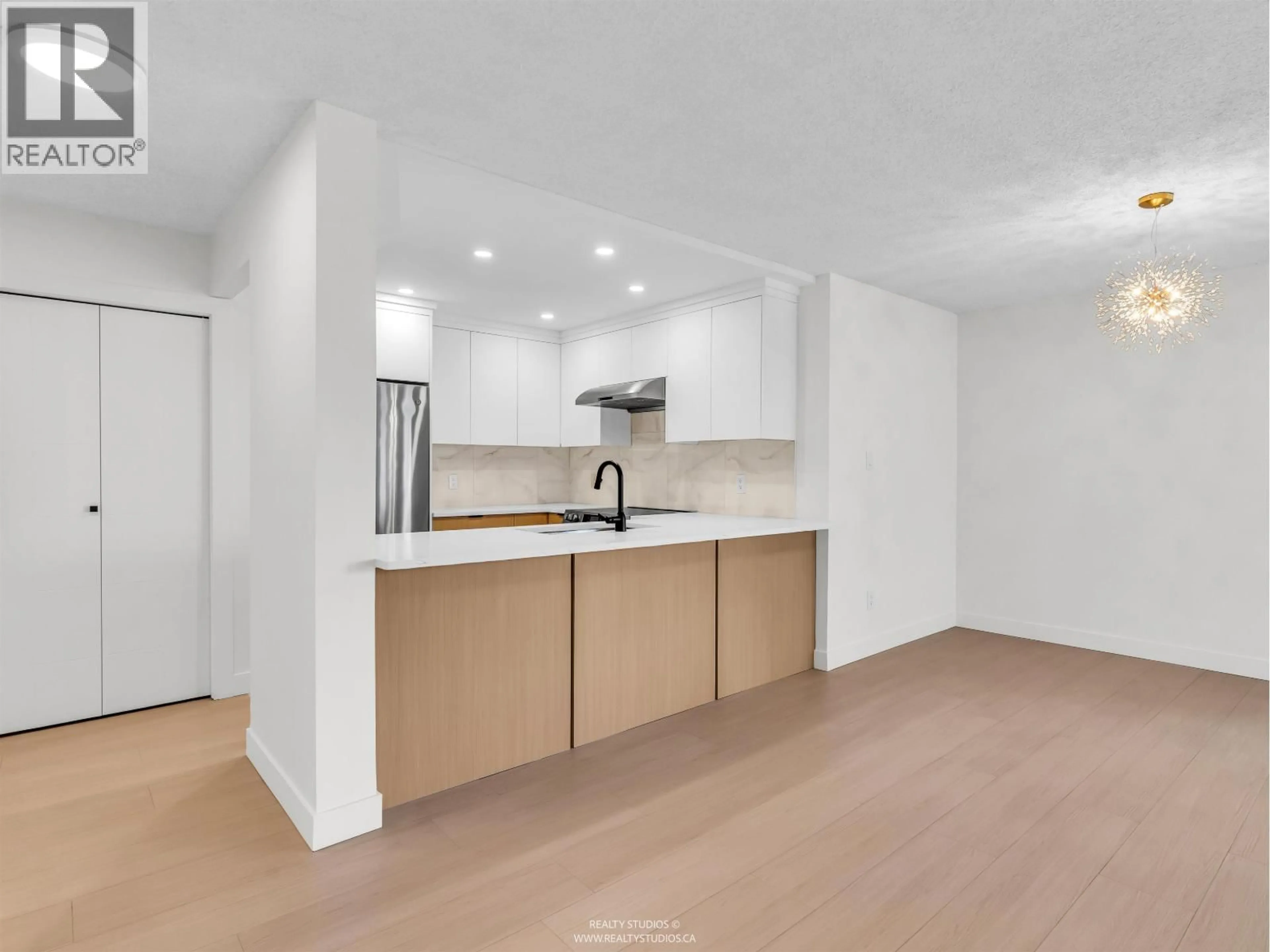 Open concept kitchen, unknown for 1003 - 1135 QUAYSIDE DRIVE, New Westminster British Columbia V3M6J4